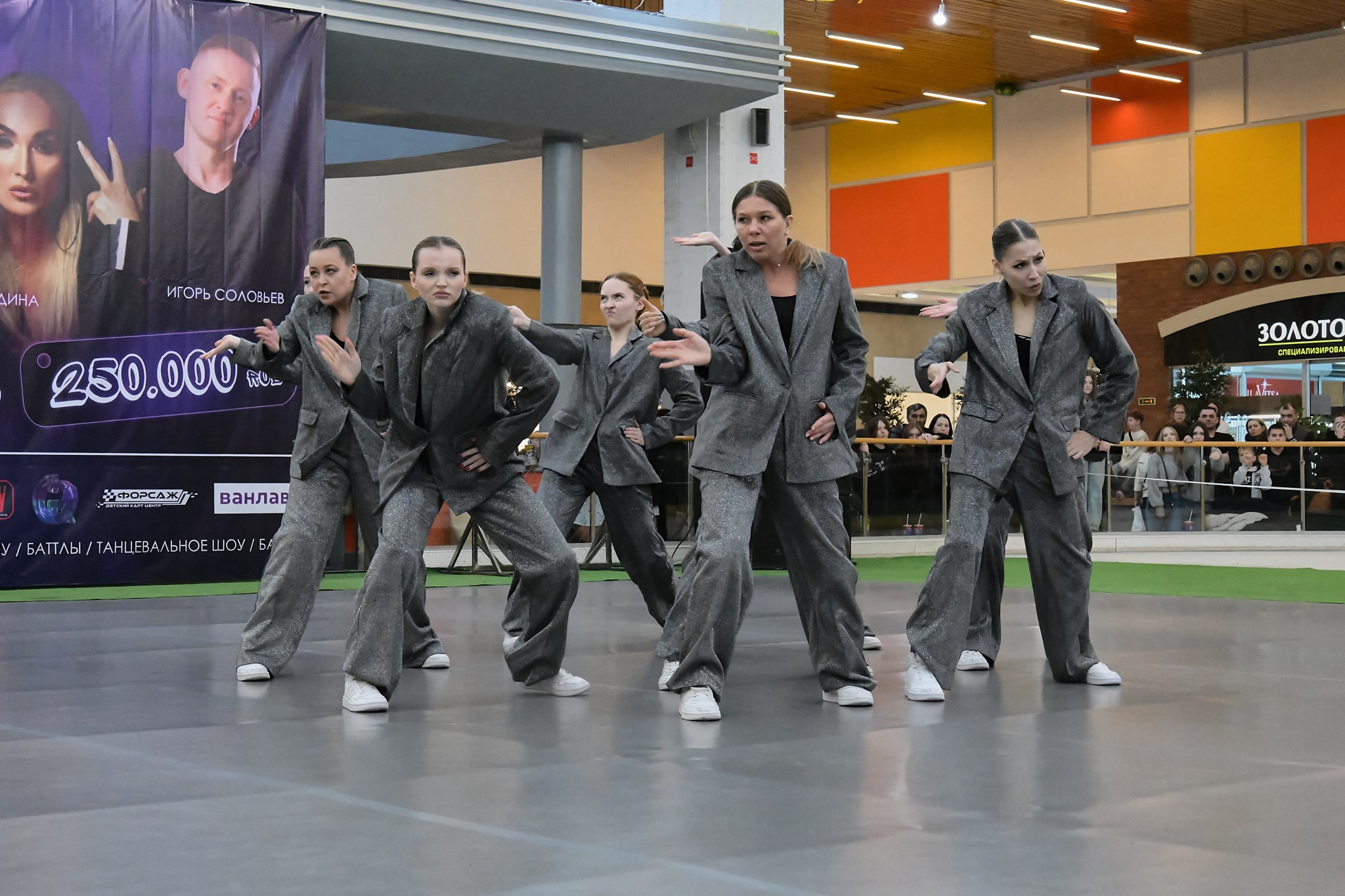IX Хитовые танцы в ТРЦ «Сургут Сити Молл». Студия по производству фото и видеоконтента «АППЕРТУРА»