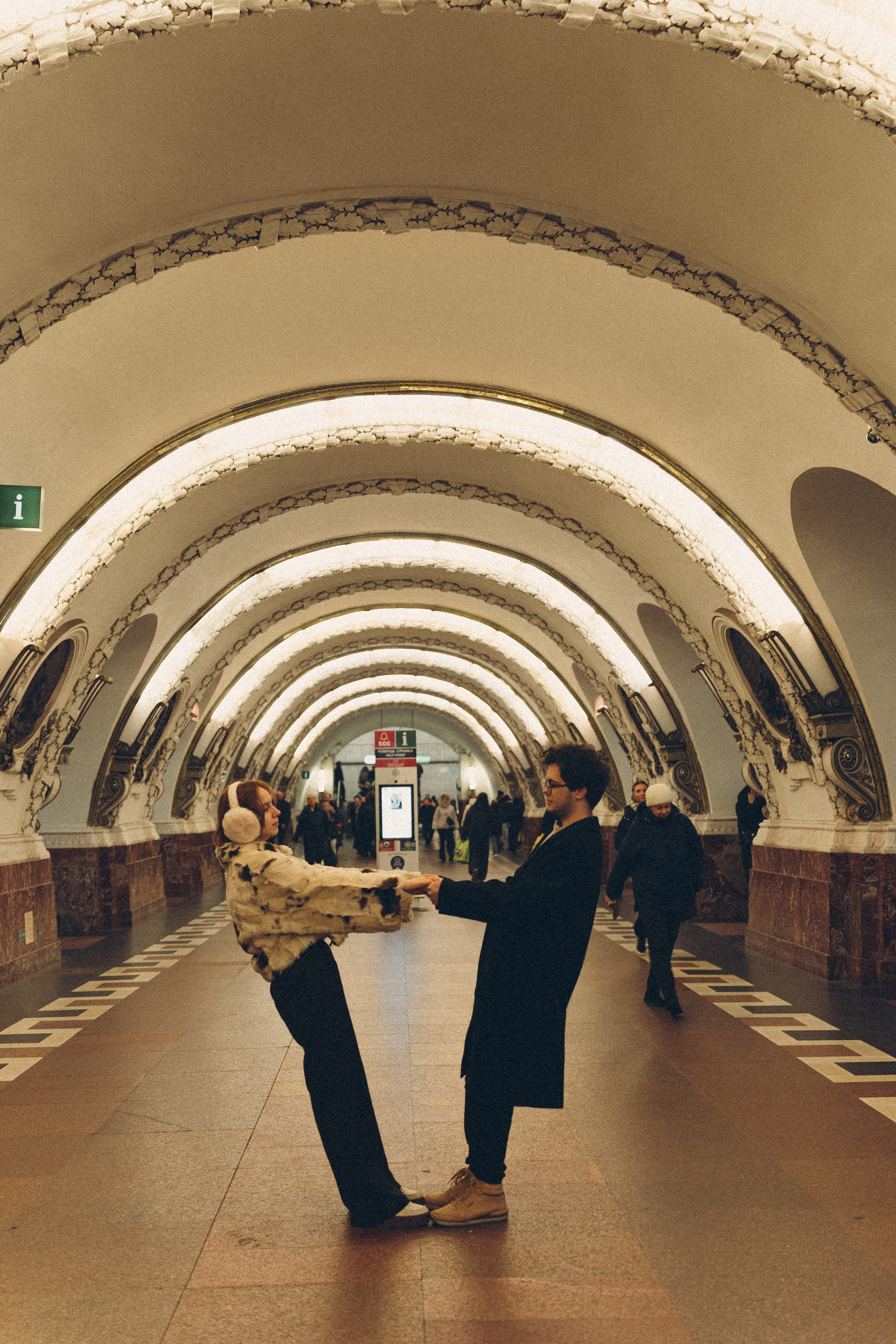 НОВОГОДНЯЯ ФОТОСЕСИИЯ ПАРЫ В МЕТРО ЛЮБОВЬ. Профессиональный фотограф, Санкт-Петербург — Виктория Богомолова