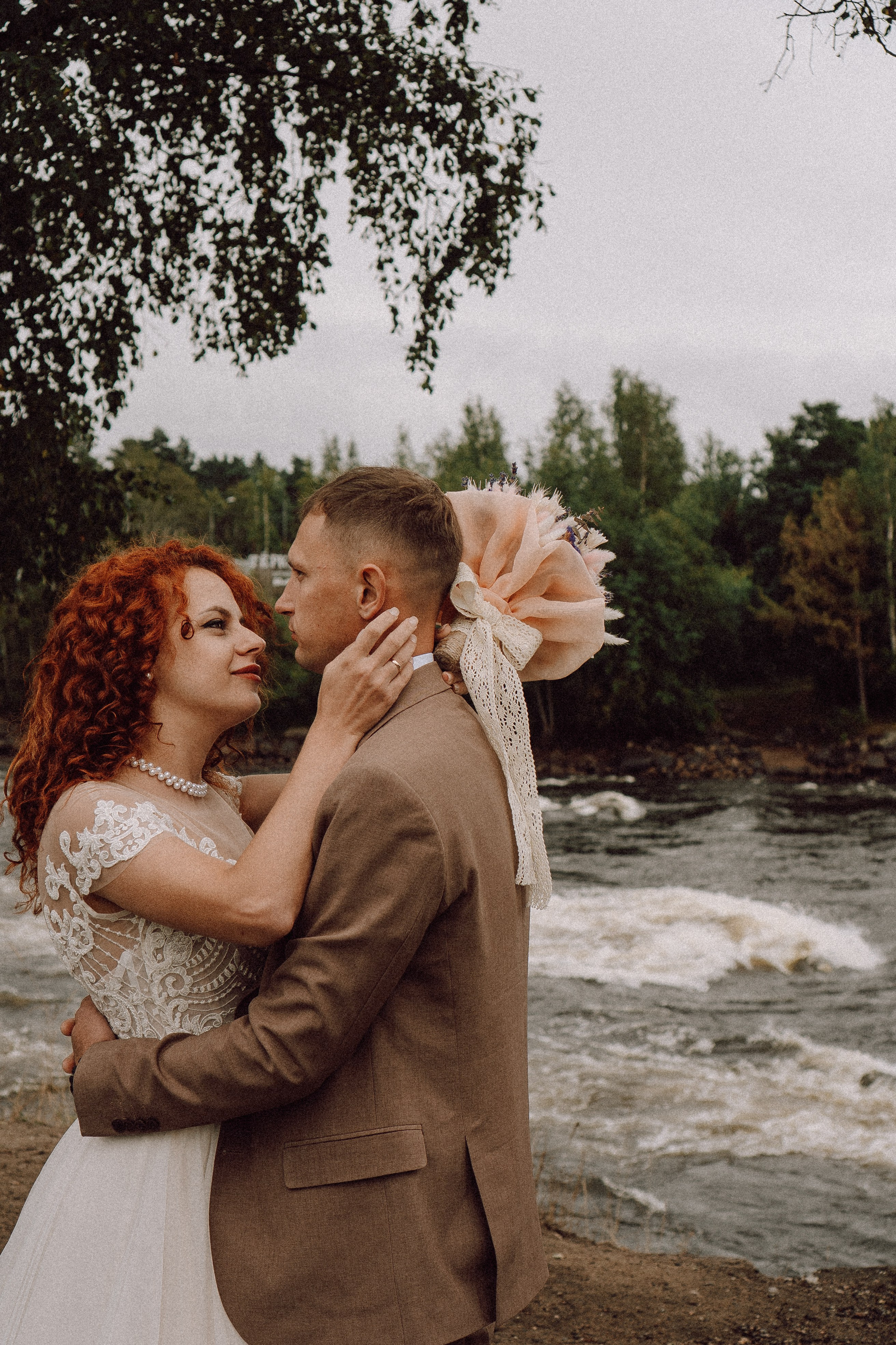 СВАДЕБНАЯ ФОТОСЕССИИЯ ПАРЫ В ГОРОДЕ ПРИОЗЕРСК В СОСНОВОМ ЛЕСУ И С ПИКАПОМ. Профессиональный фотограф, Санкт-Петербург — Виктория Богомолова