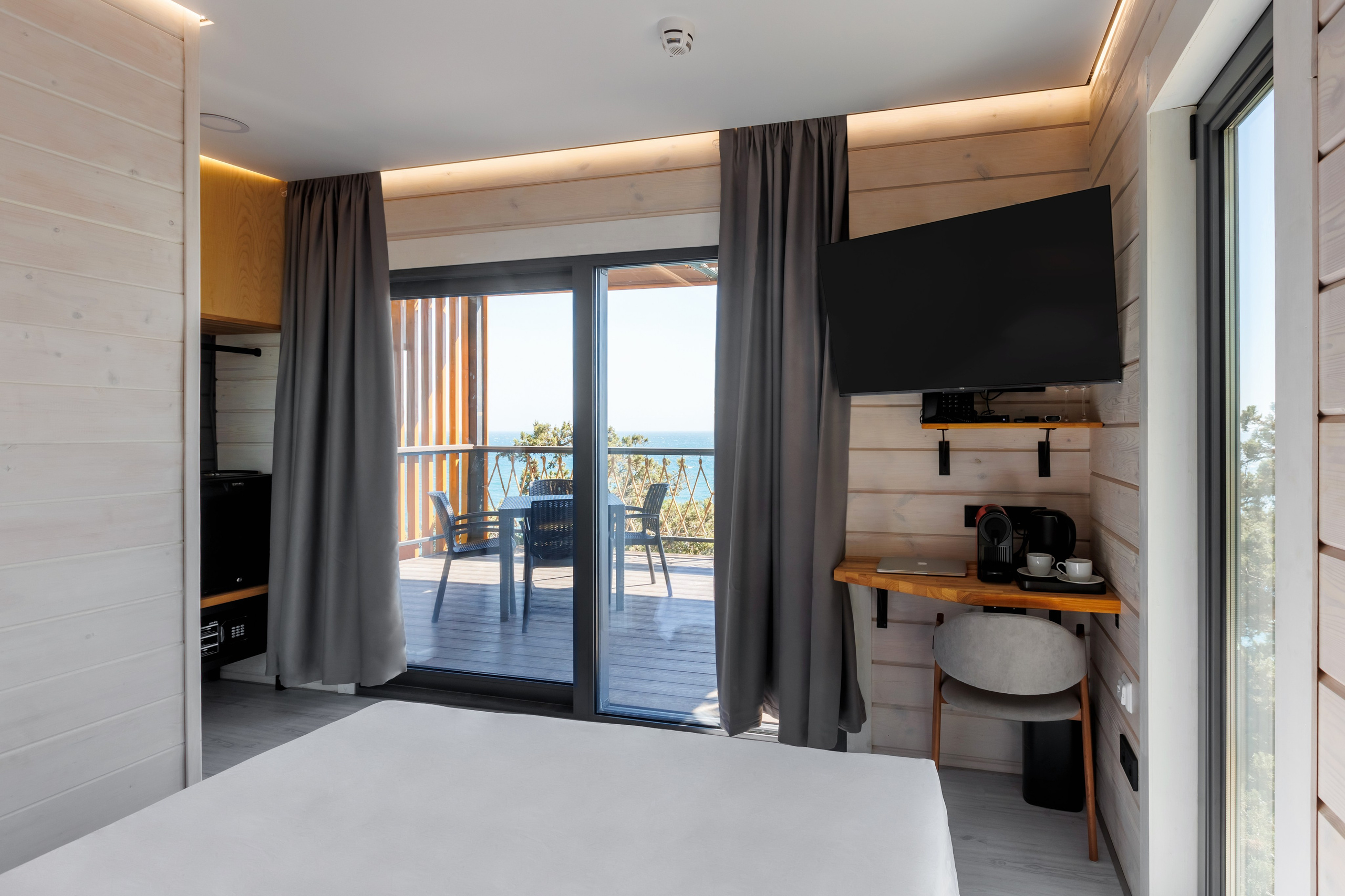 Тропы Батилиман — рекламная фотосъёмка глэмпинга на Южном берегу Крыма. Свадебный фотограф, фотосъемка в Крыму, Севастополе, Симферополе, Ялте