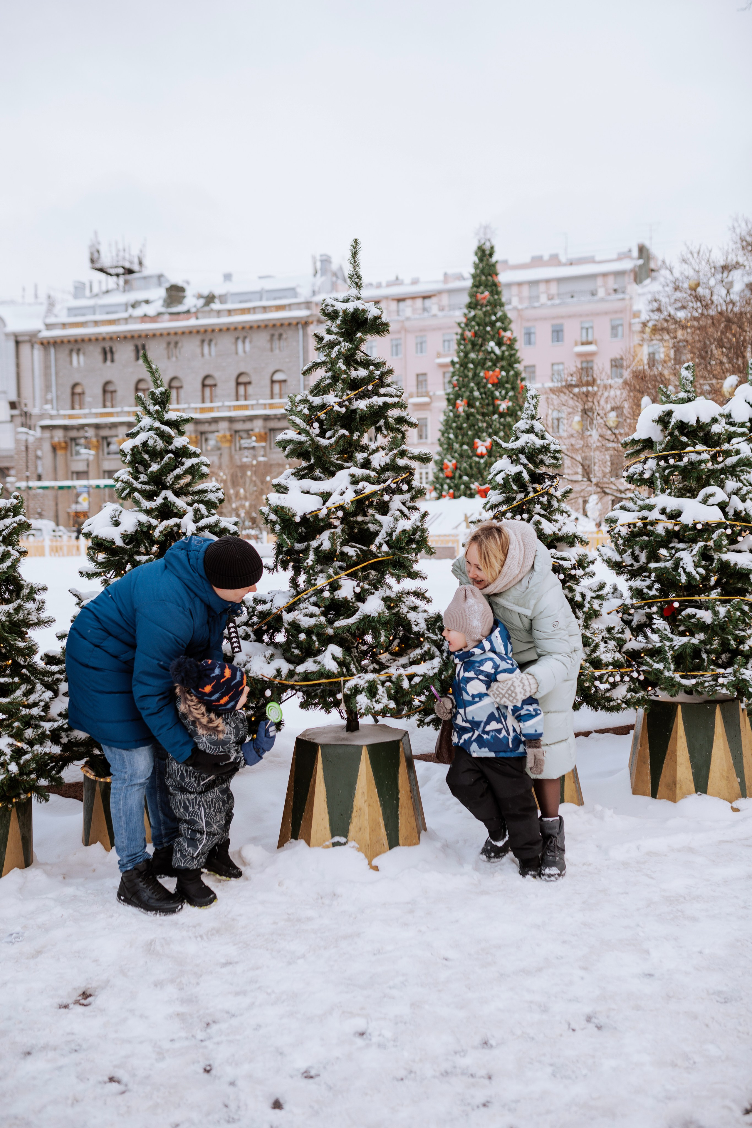 Семейная, Манежная площадь