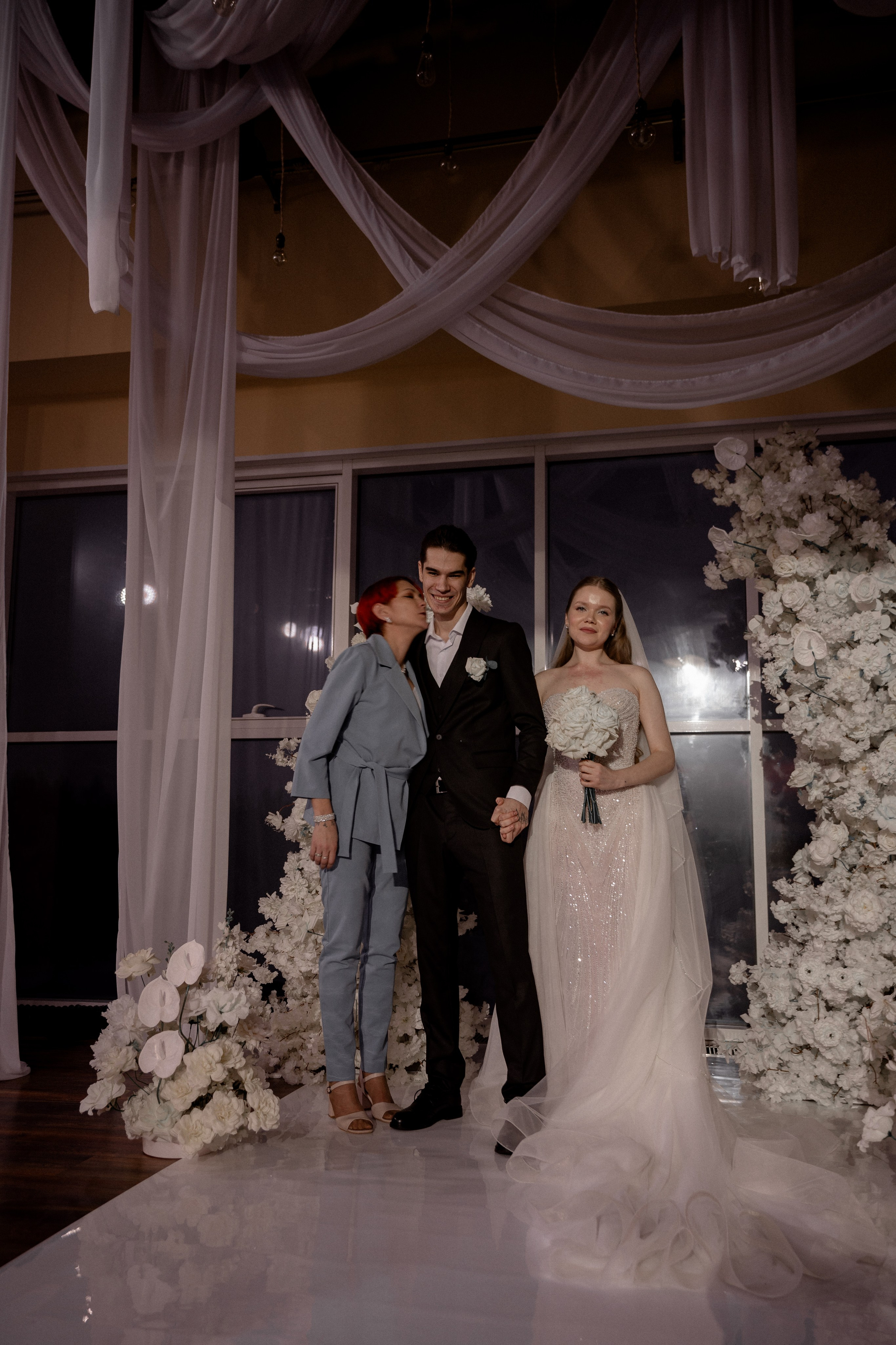 СВАДЕБНАЯ СЬЕМКА СБОРОВ В ОТЕЛЕ И ВЫЕЗД НА ЦЕРЕМОНИЮ (СНЯТО В СИБИРЕ В НИЖНЕВАРТОВСКЕ). Профессиональный фотограф, Санкт-Петербург — Виктория Богомолова