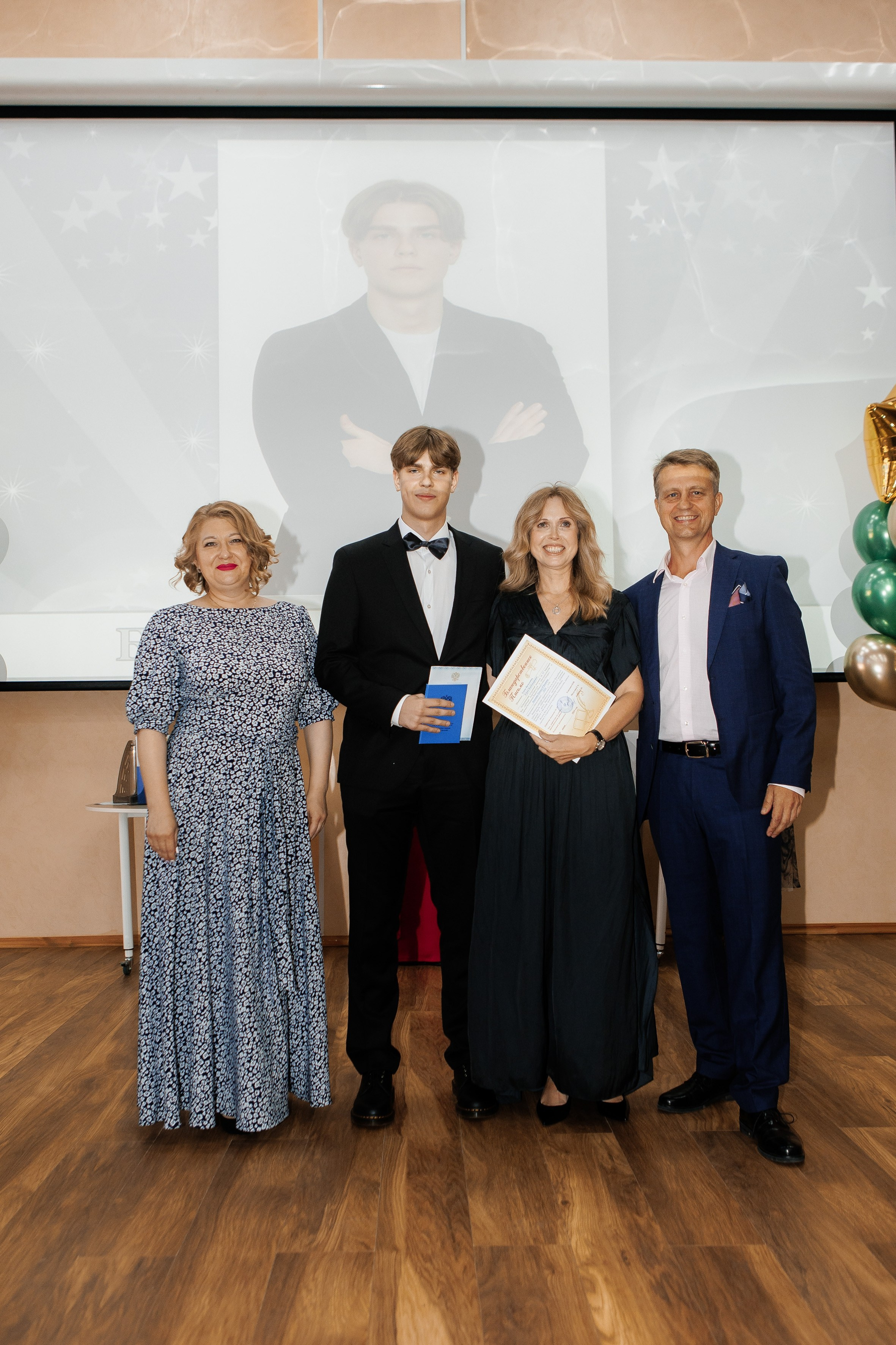 Выпускной Гимназия 12 2024 г. Свадебный и портретный Фотограф в Липецке Дмитрий Котюков