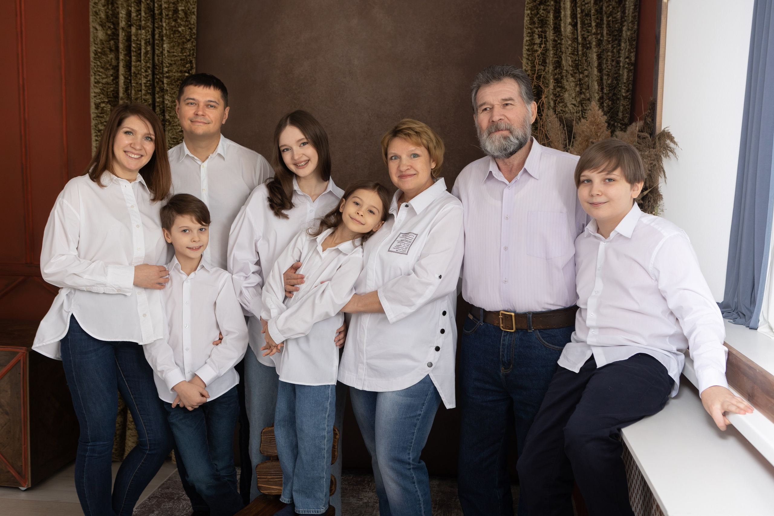 Семейная фотосессия в студии. Фотограф в Оренбурге. Профессиональный фотограф