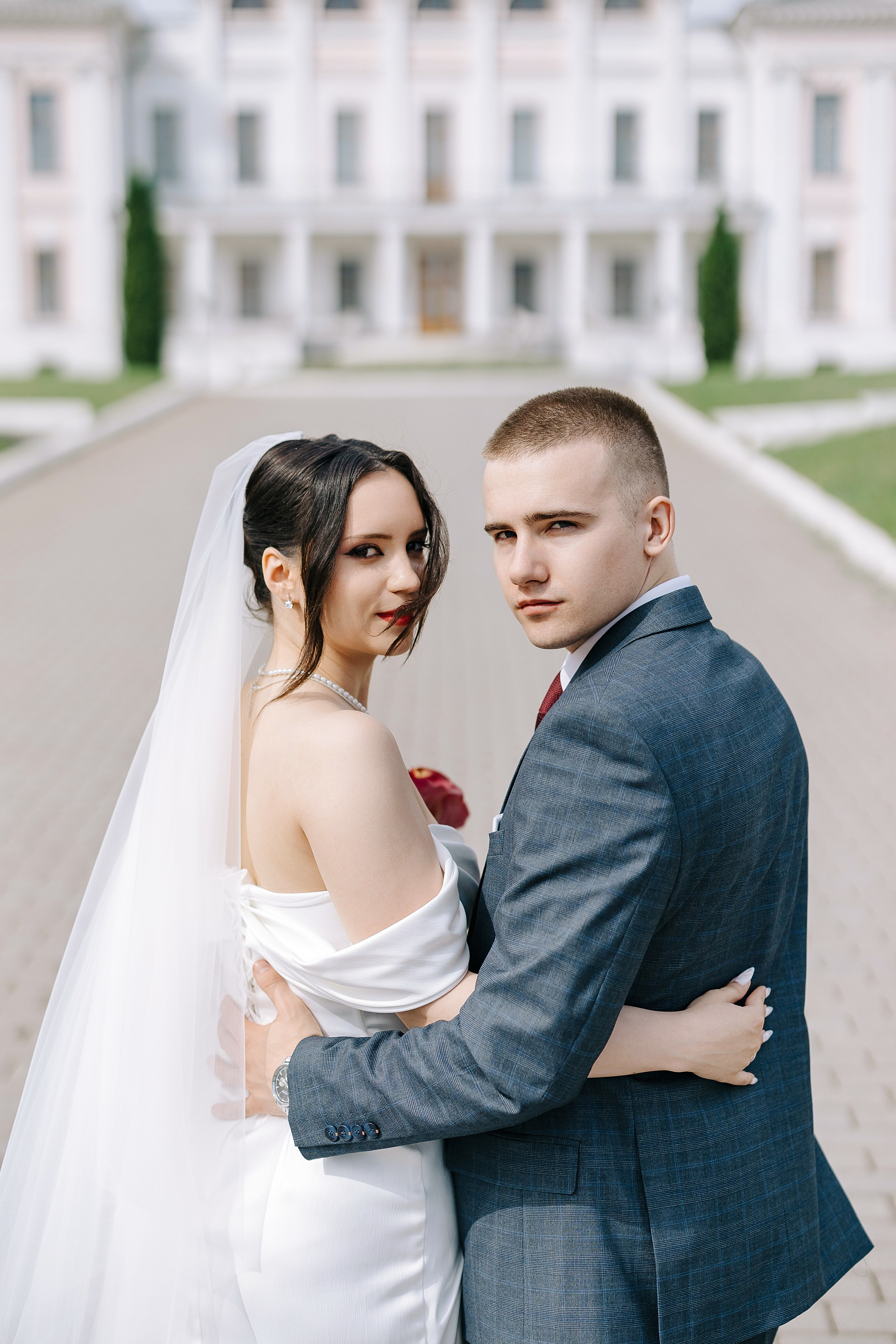 Белый лист. Александр Антонов. Профессиональный свадебный, репортажный фотограф в Москве, Подольске. Фото+Видео на любой праздник