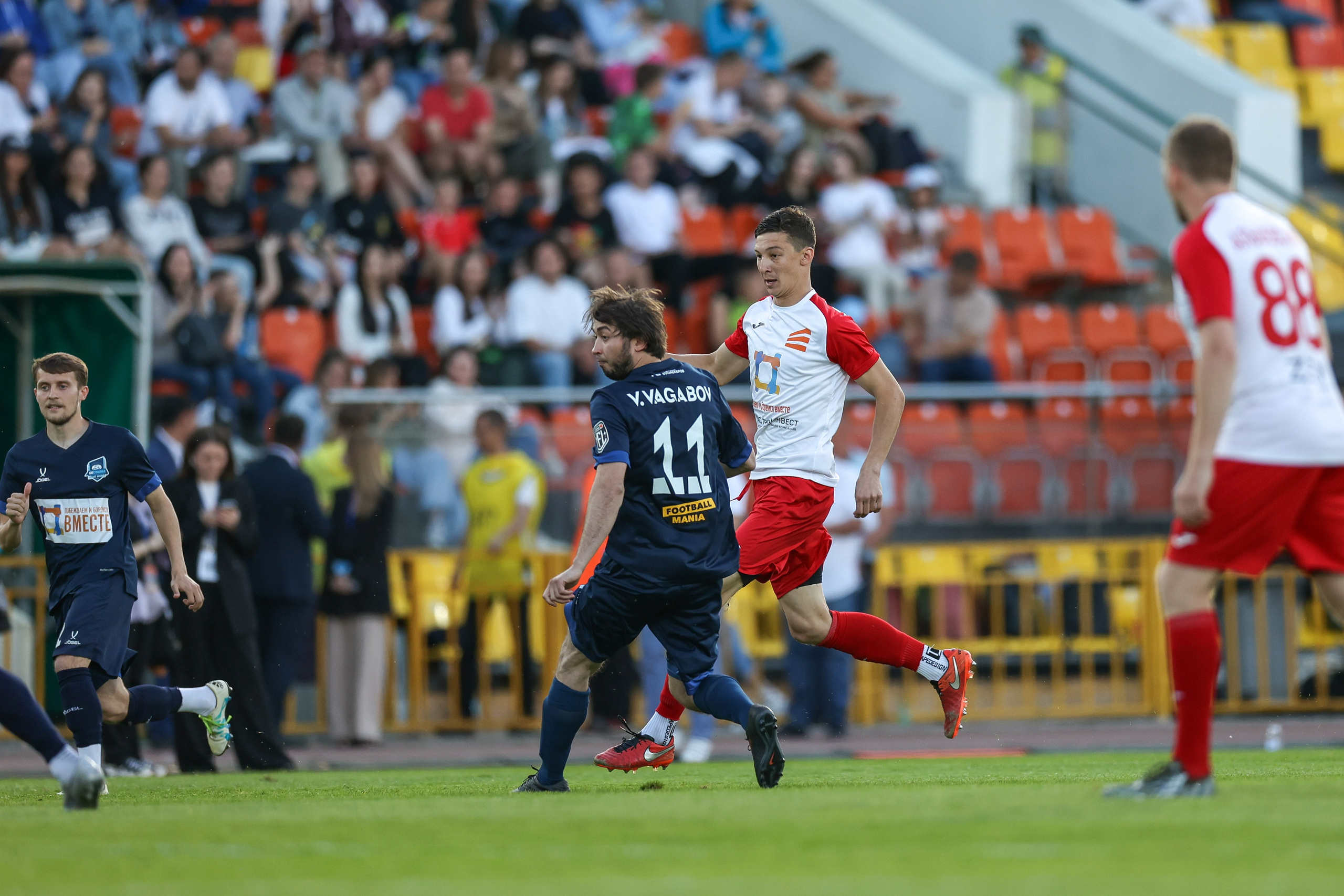 Благотворительный футбольный матч Друзья Бурмистрова vs ФК Fight Nights. Спортивный репортажный фотограф Казань Нафис Сиразетдинов