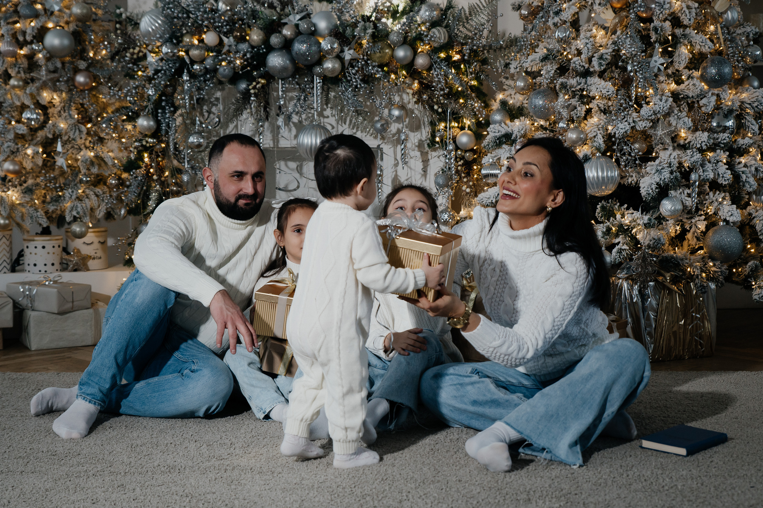 СЕМЕЙНАЯ НОВОГОДНЯЯ ФОТОСЕССИЯ СЕМЬЯ ГУСЕЙНОВЫХ. Саенко Людмила Фотограф из Тулы