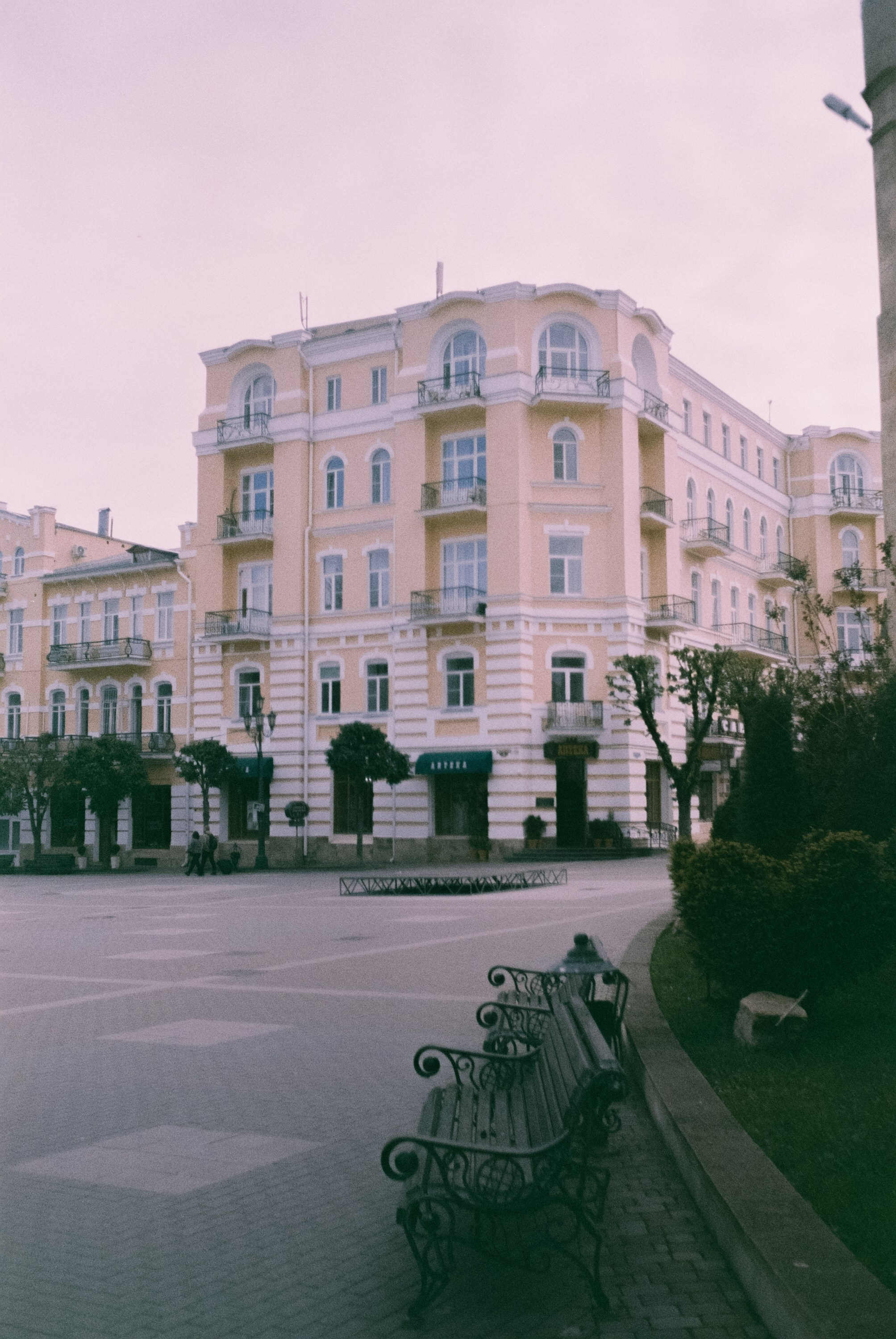 Кисловодск 11 мая / Fujicolor Superia 200 (просрочка) / Minox 35GT