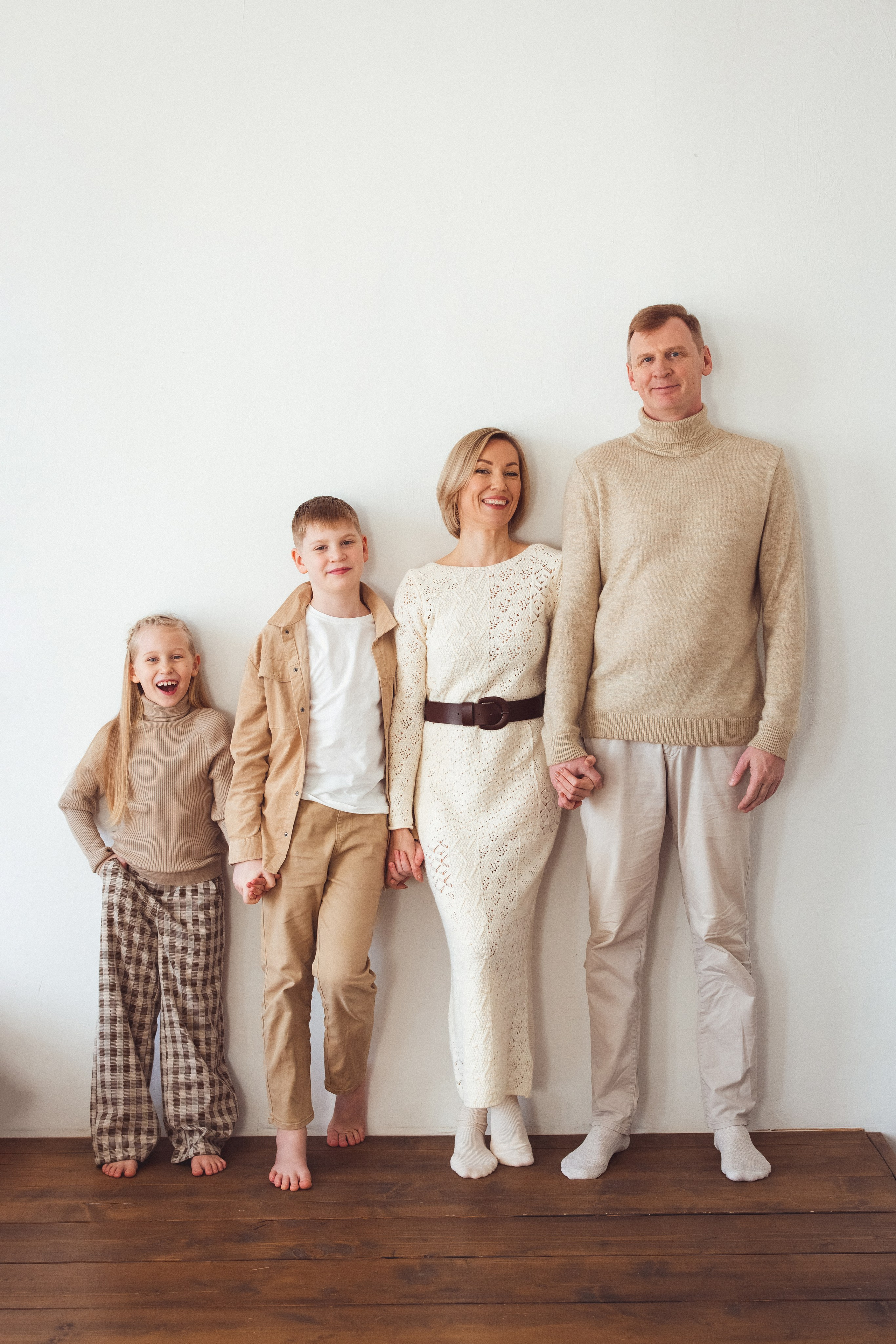 Семейная фотосессия в фотостудии «Mestone». Семейный и детский фотограф в Краснодаре Анна Трашкова