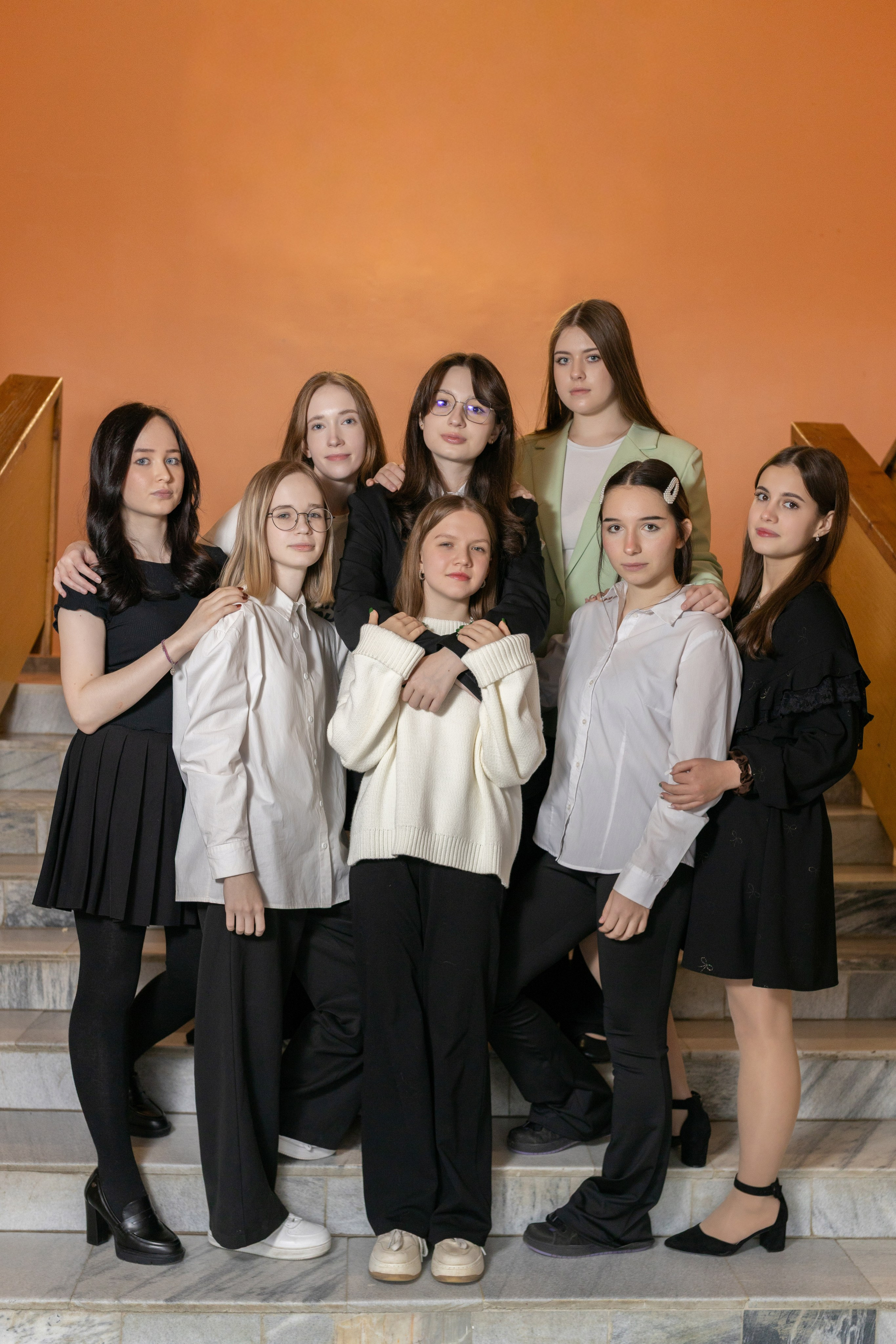 Фотосессии выпускников 9 и 11 классов в школе. Выпускные фотоальбомы в Серпухове 2027