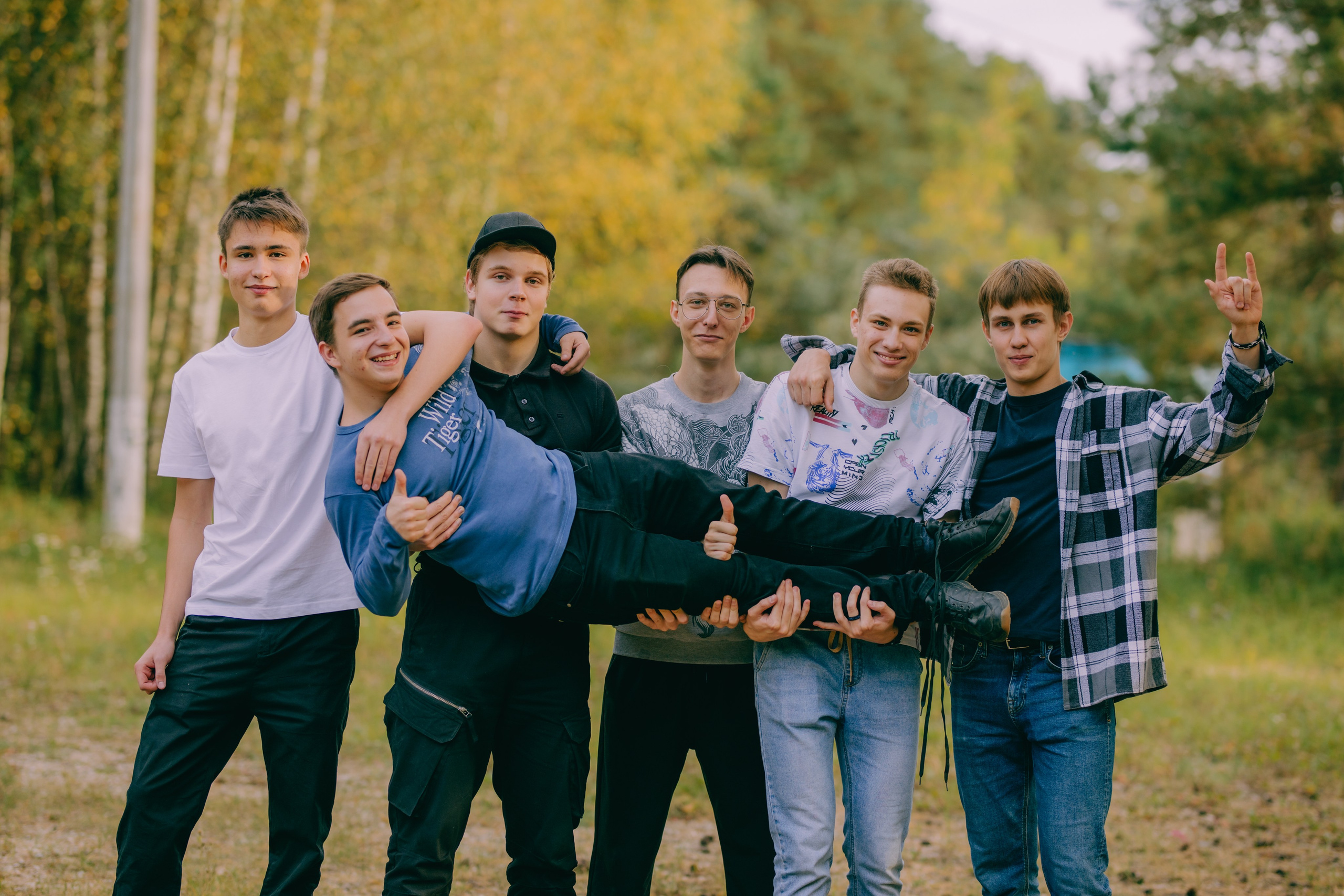 Прогулочные фотосессии выпускников старших классов. Выпускные фотоальбомы в Серпухове 2027