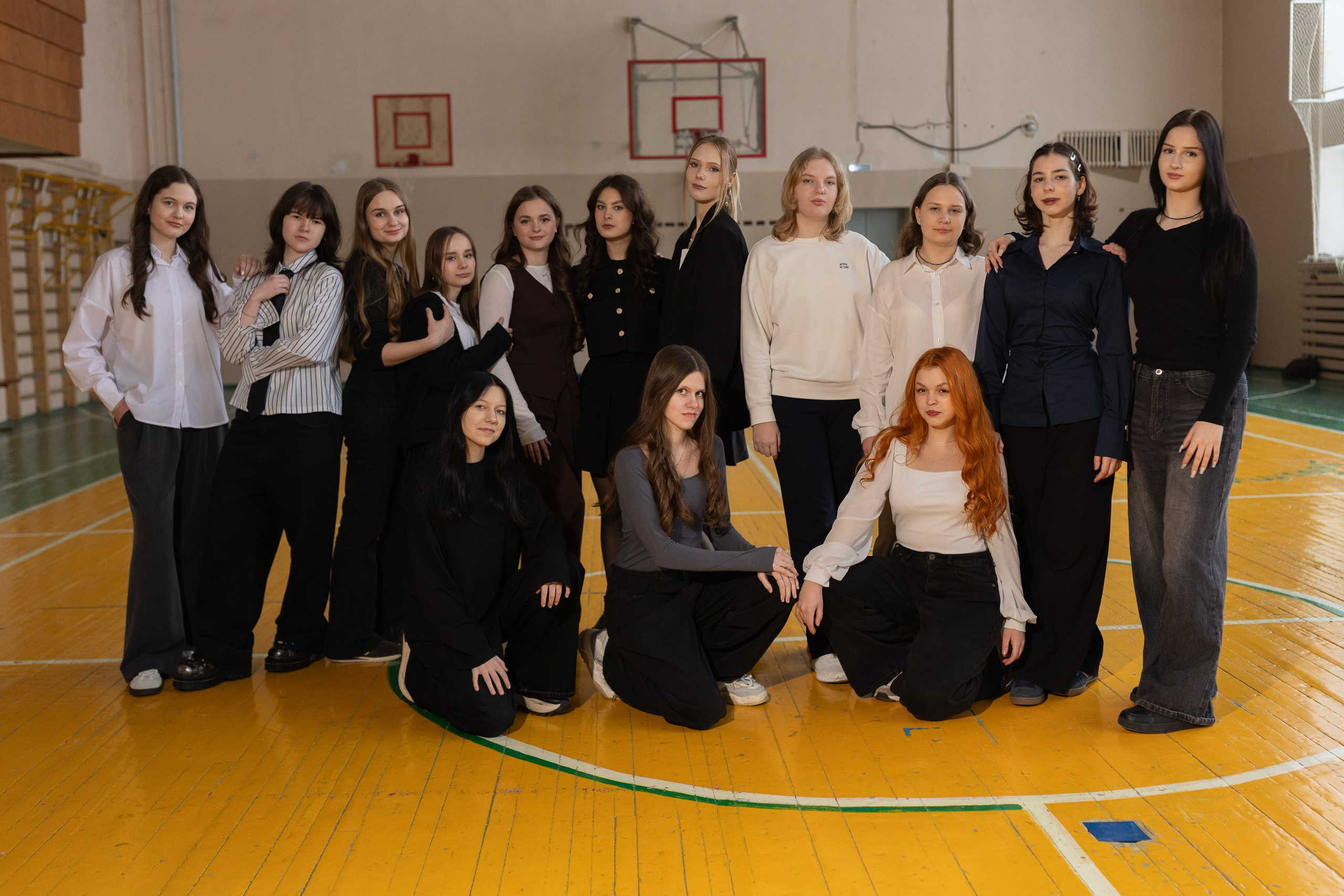 Фотосессии выпускников 9 и 11 классов в школе. Выпускные фотоальбомы в Серпухове 2027