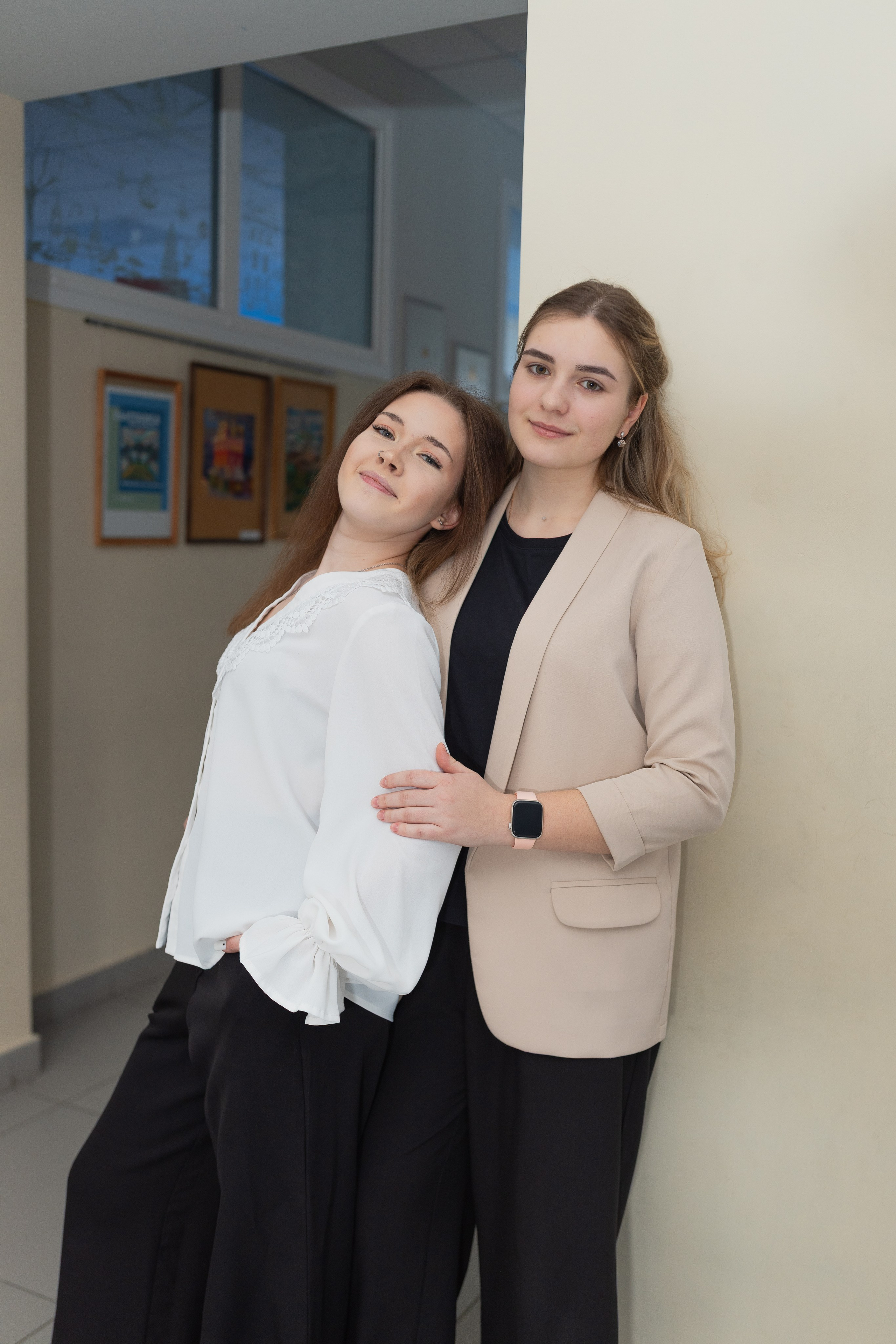 Фотосессии выпускников 9 и 11 классов в школе. Выпускные фотоальбомы в Серпухове 2027