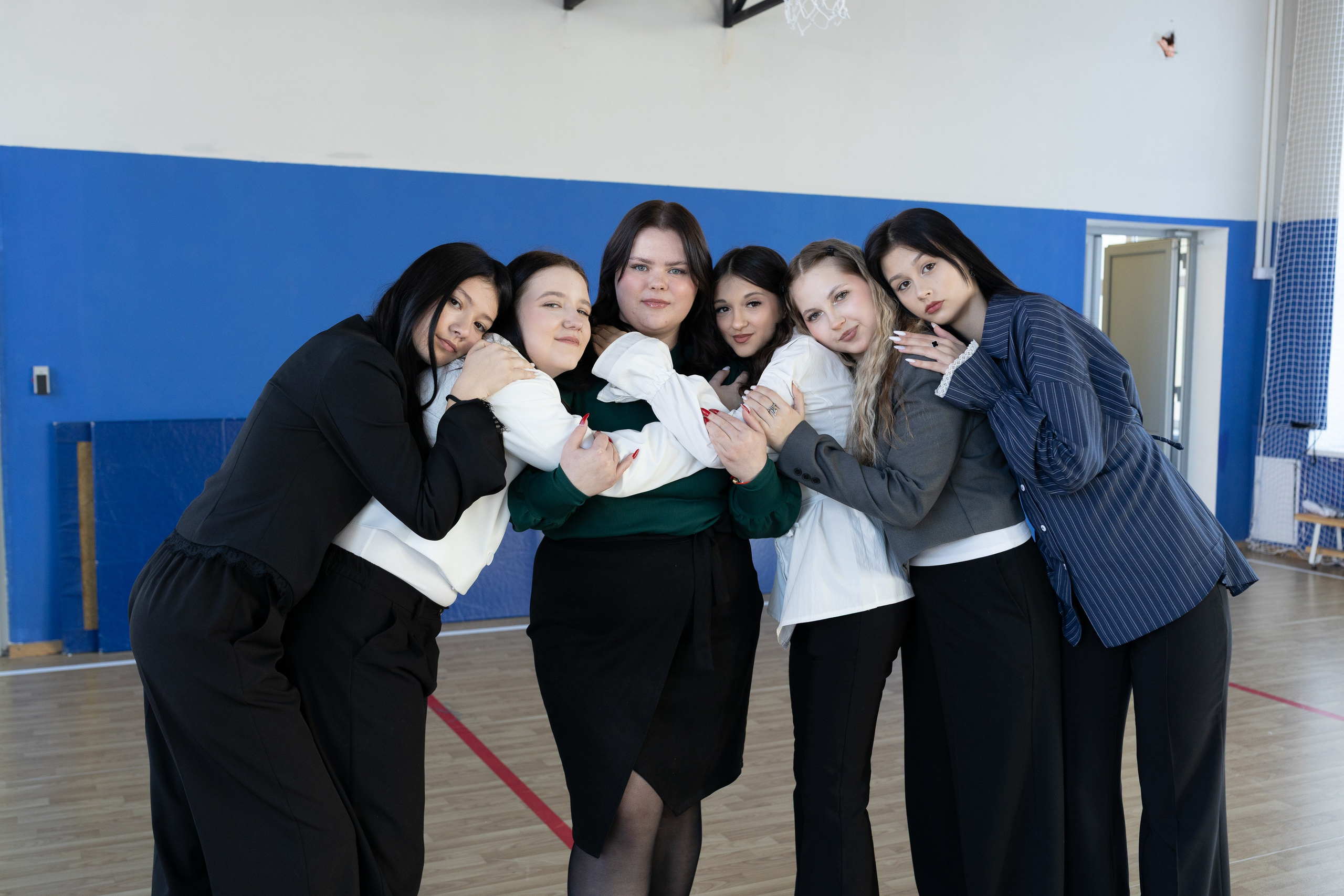 Фотосессии выпускников 9 и 11 классов в школе. Выпускные фотоальбомы в Серпухове 2027