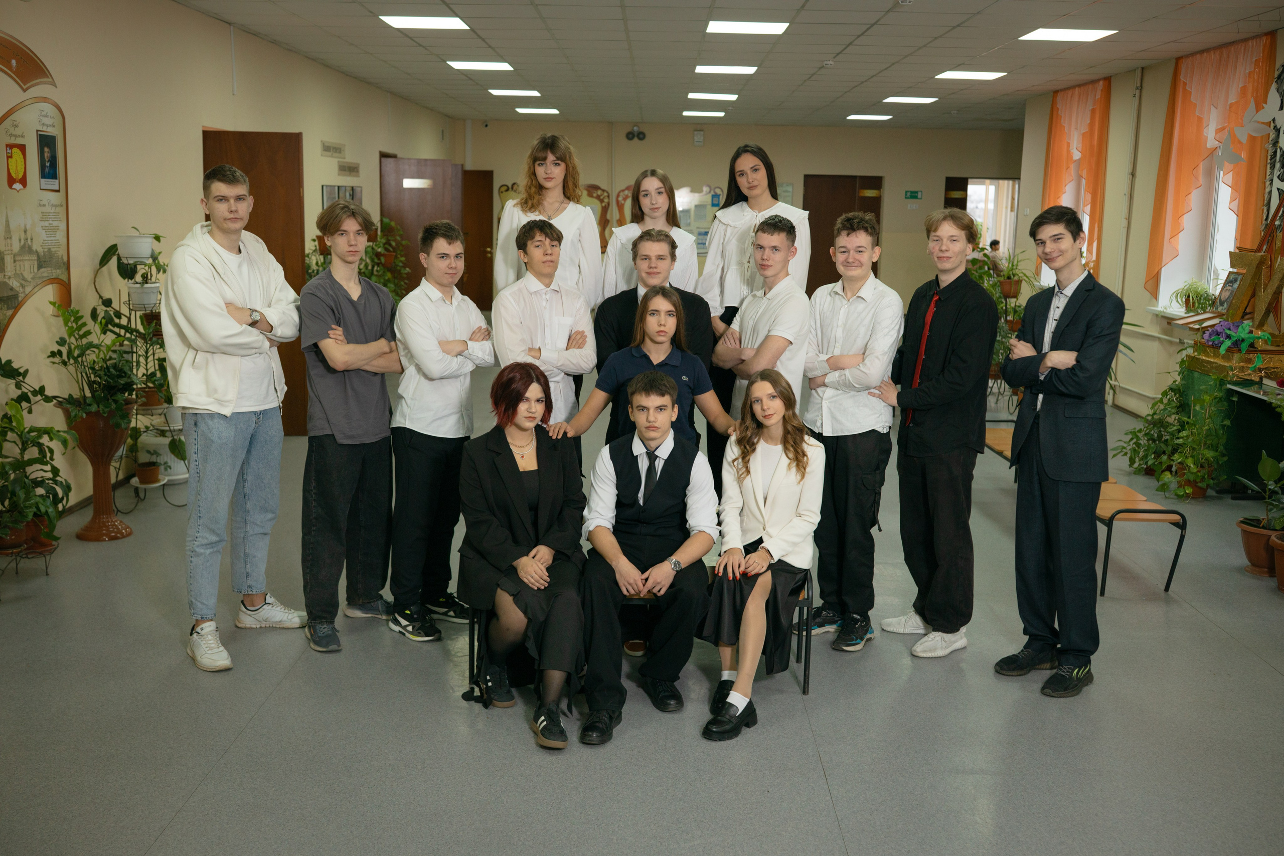 Фотосессии выпускников 9 и 11 классов в школе. Выпускные фотоальбомы в Серпухове 2027