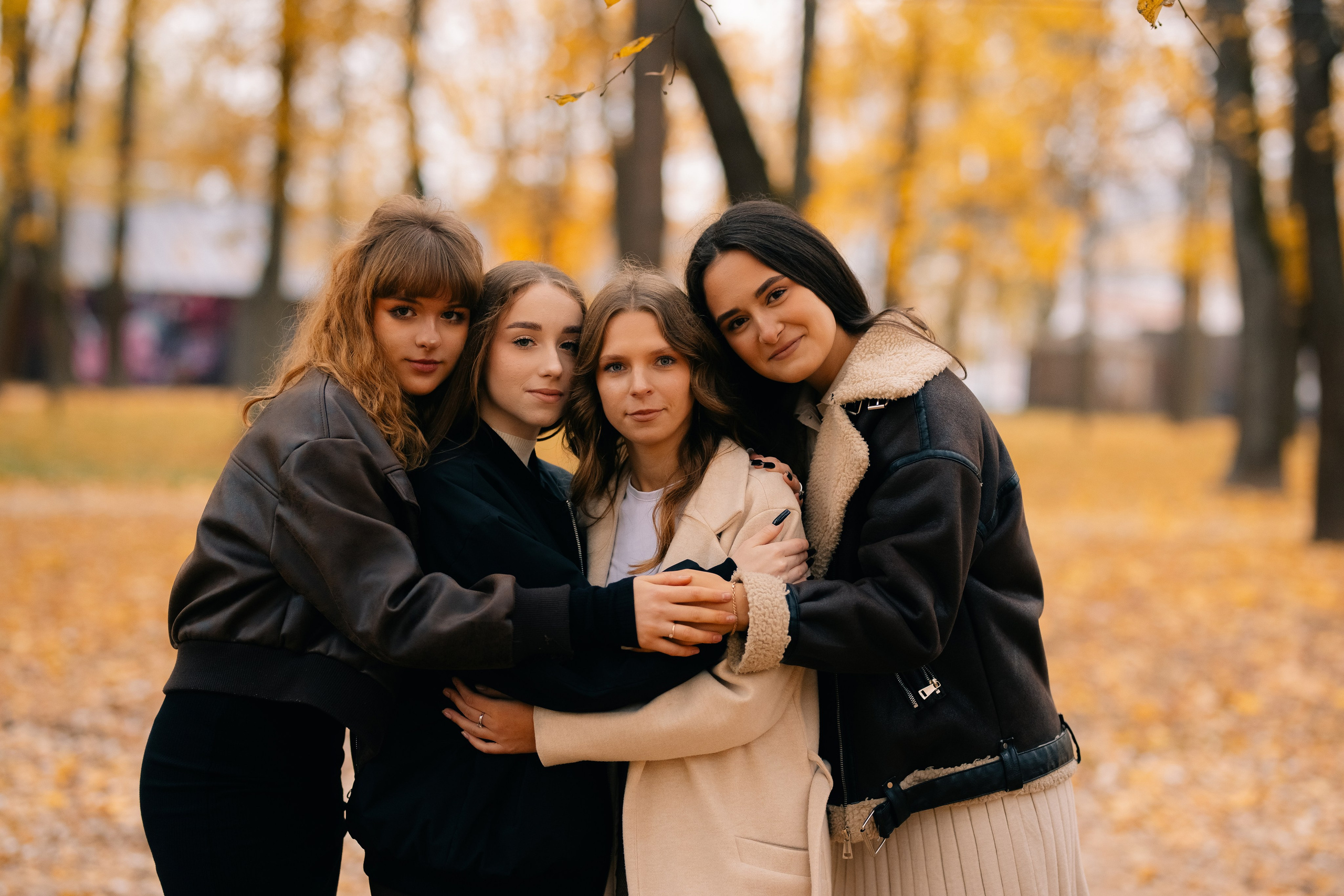 Прогулочные фотосессии выпускников старших классов. Выпускные фотоальбомы в Серпухове 2027