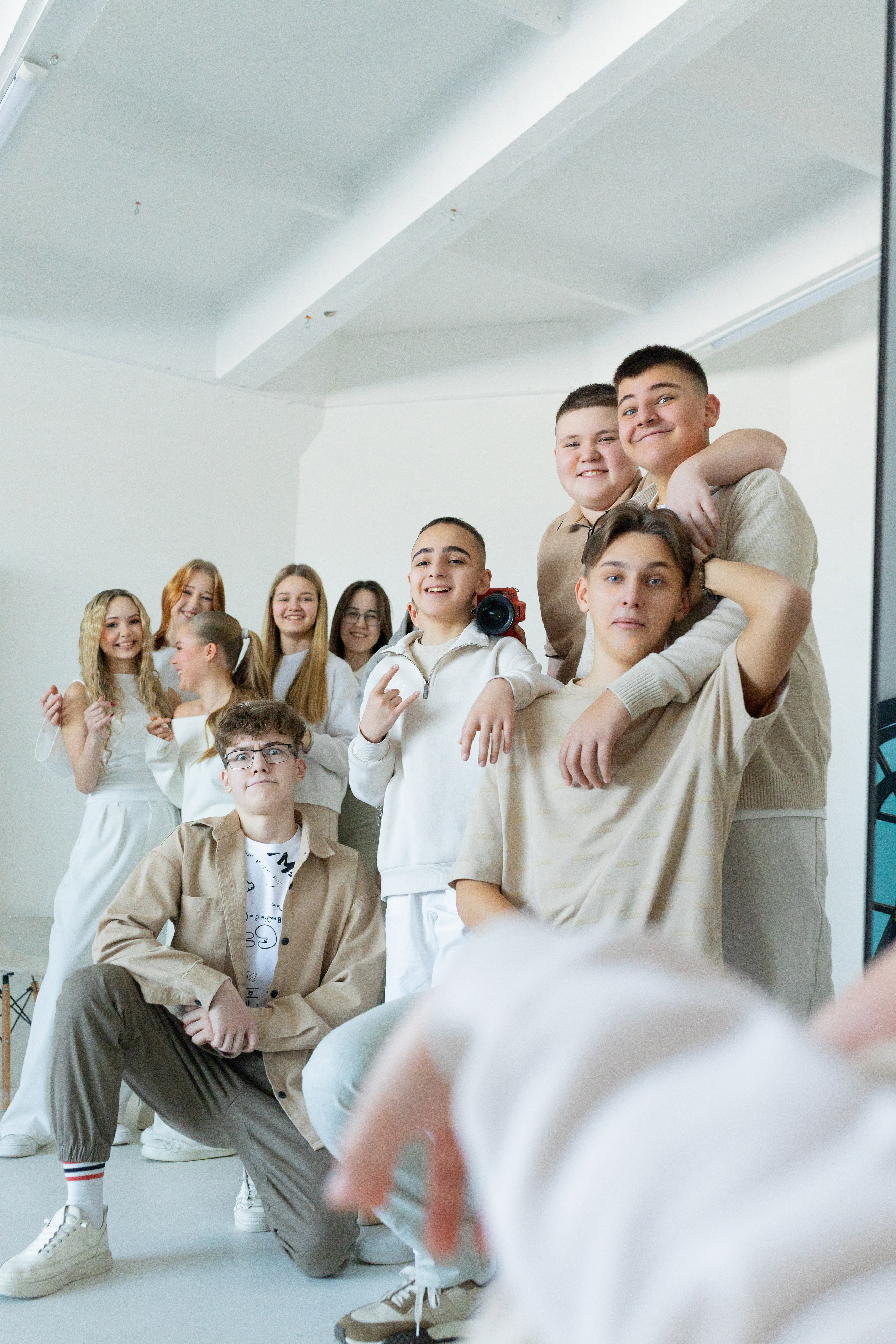 Фотосессии выпускников 9 и 11 классов в школе. Выпускные фотоальбомы в Серпухове 2027