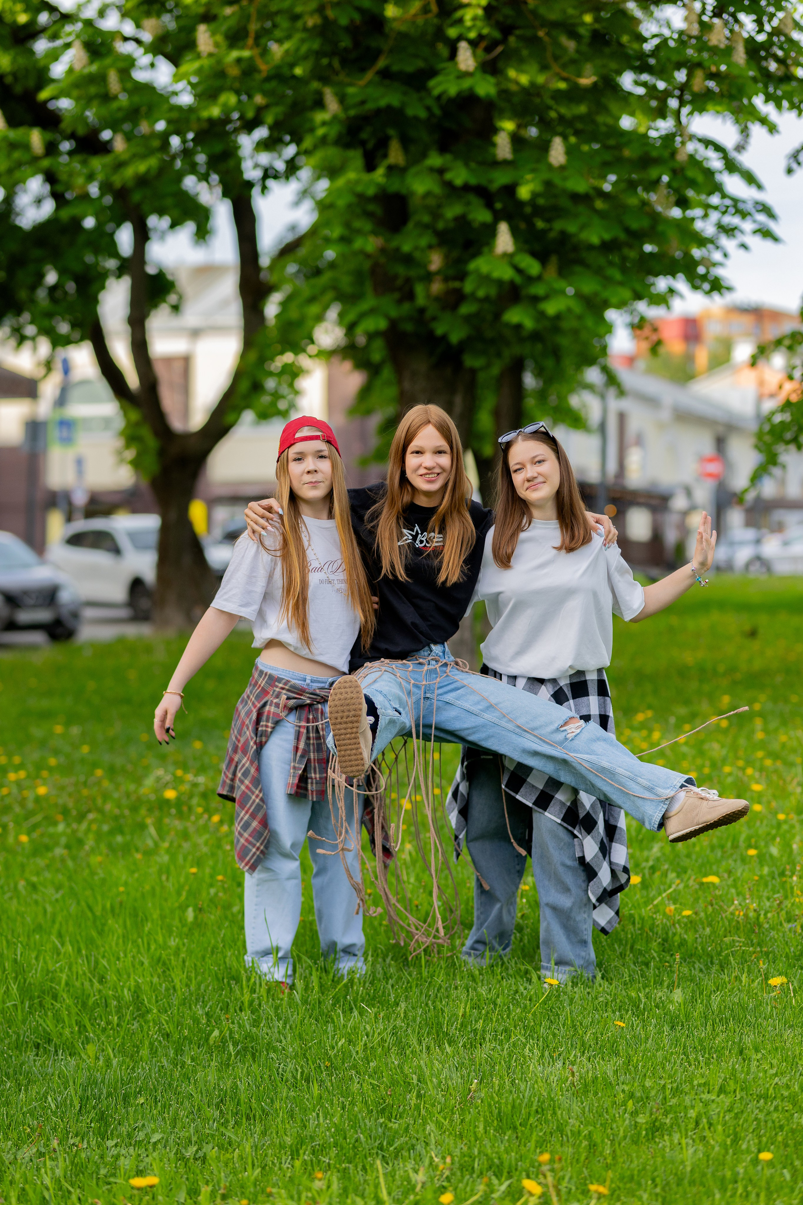 осенняя фотосессия выпускников, выпускная фотосессия осенью, осенняя фотосессия класса, фотосессия выпускников в парке, фотосессия класса на природе, осенняя школьная фотосессия, фотосессия одноклассников осенью, выпускники в осеннем парке, групповая фотосессия выпускников, прогулочная фотосессия выпускников.