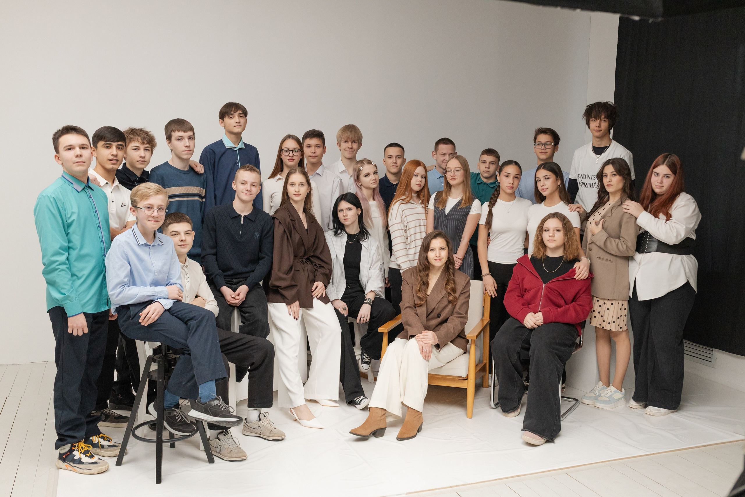 Фотосессии выпускников 9 и 11 классов в школе. Выпускные фотоальбомы в Серпухове 2027