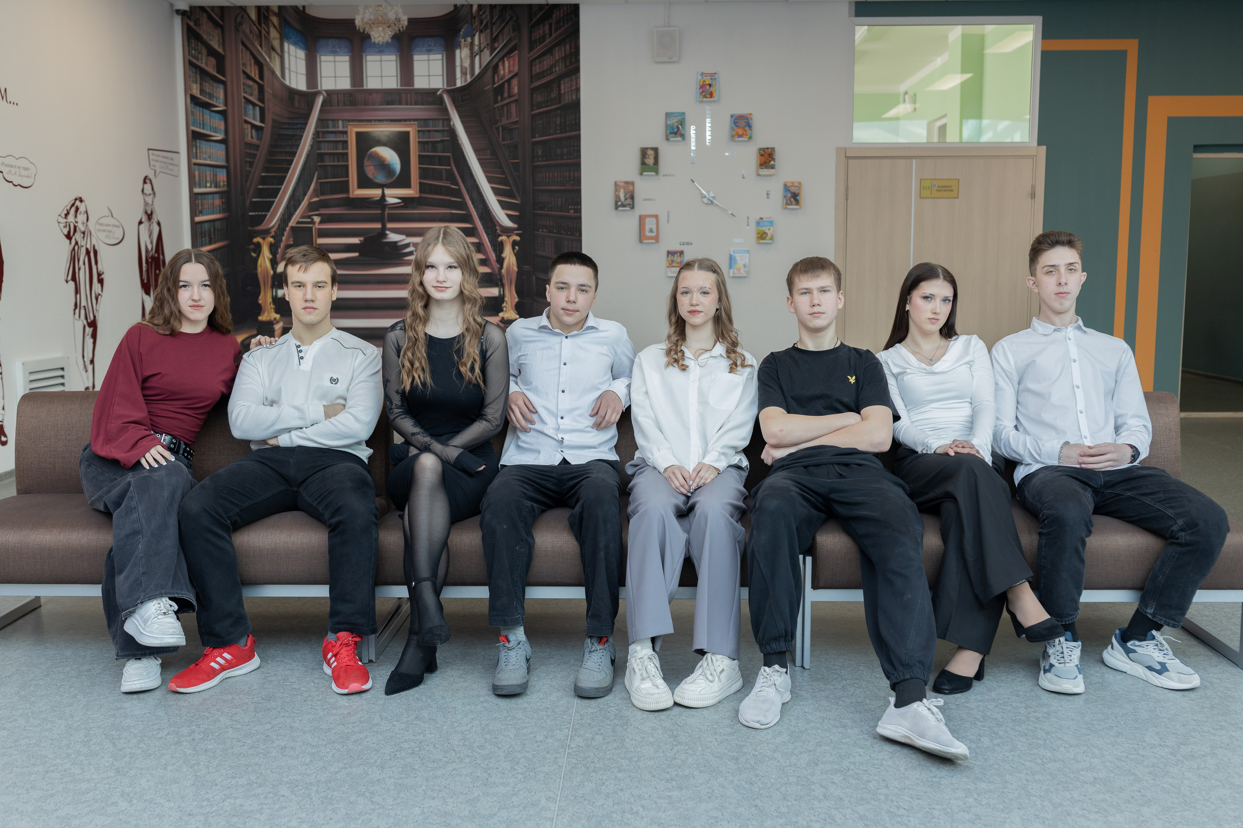 Фотосессии выпускников 9 и 11 классов в школе. Выпускные фотоальбомы в Серпухове 2027