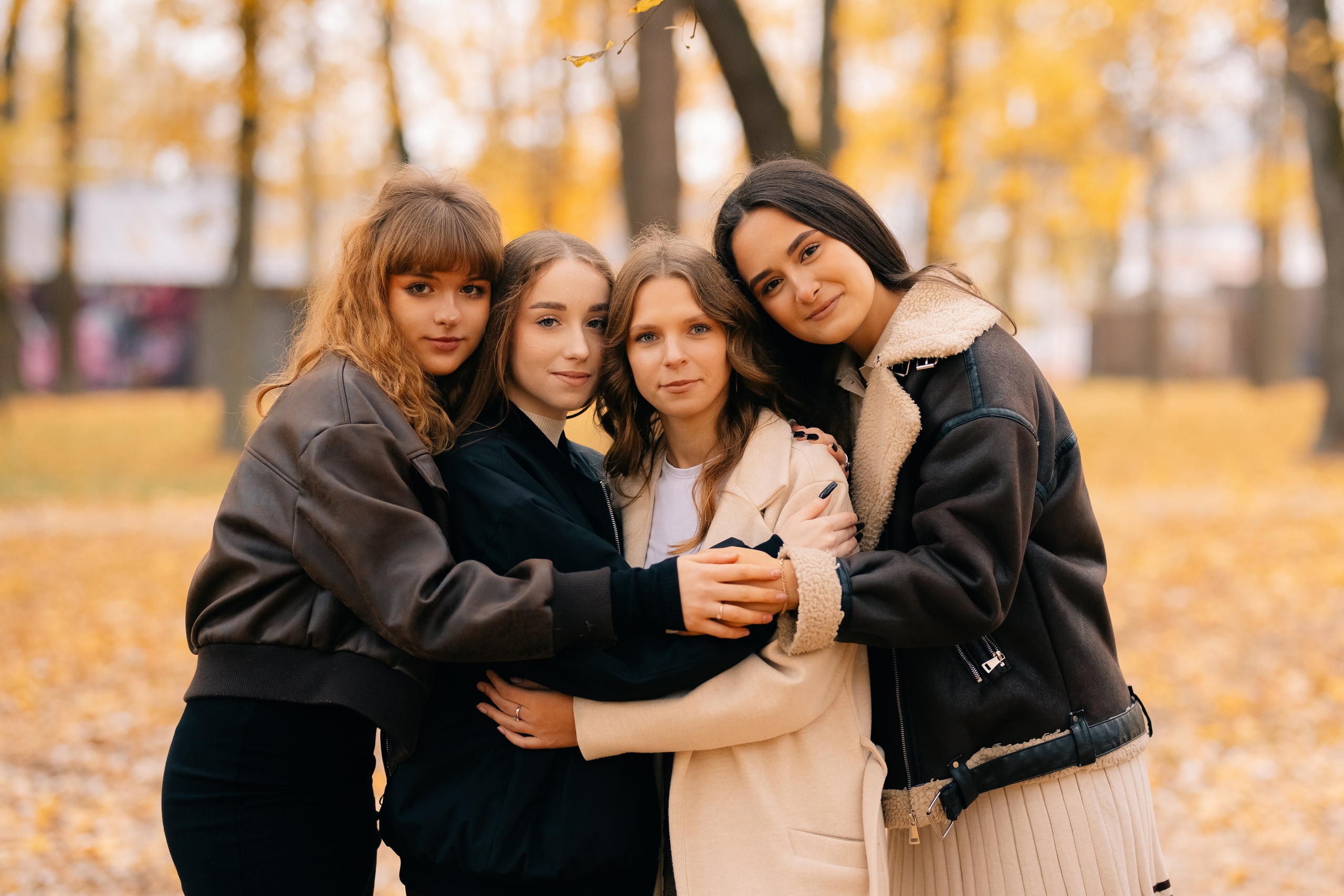 Прогулочные фотосессии выпускников старших классов. Выпускные фотоальбомы в Серпухове 2027
