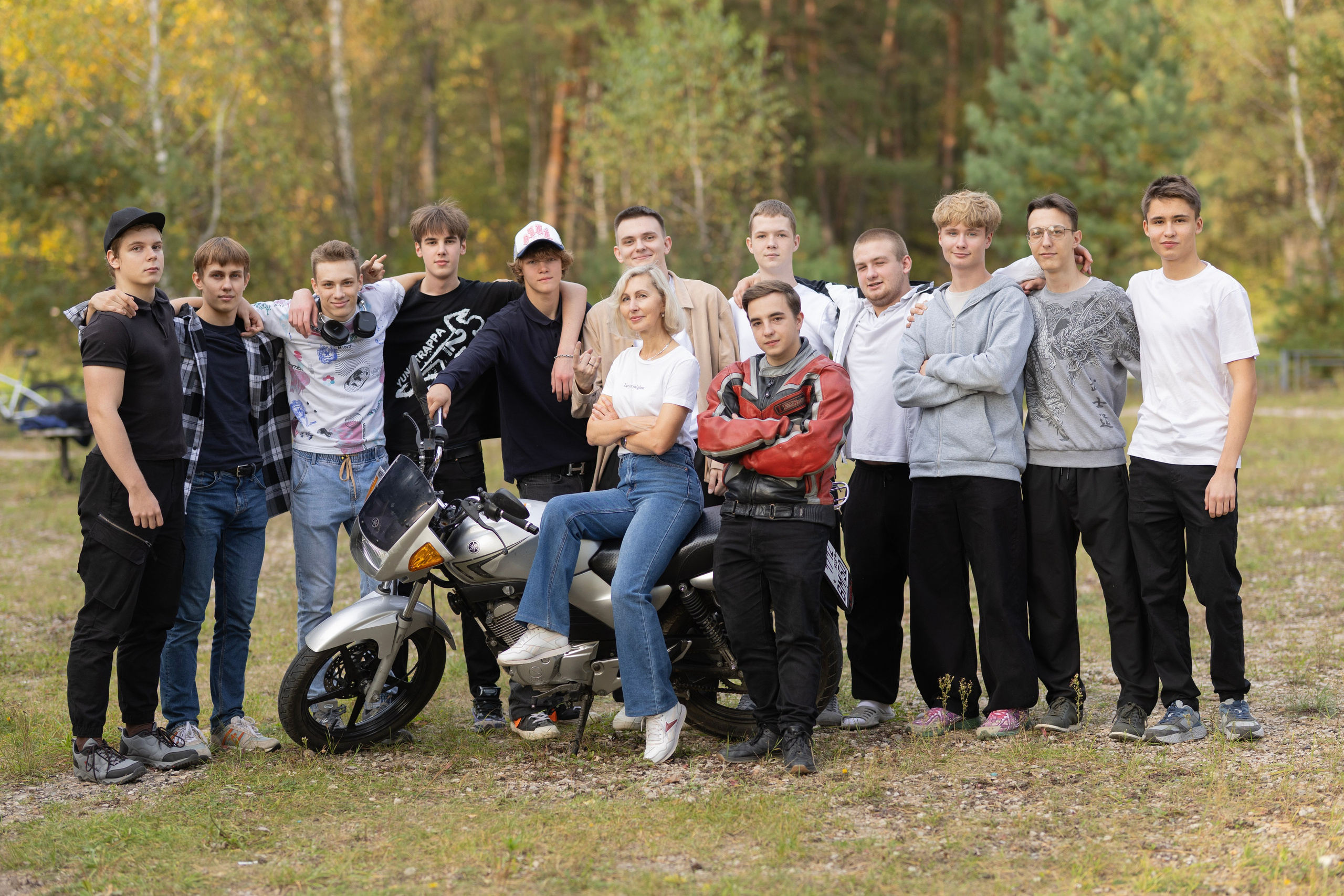 Прогулочные фотосессии выпускников старших классов. Выпускные фотоальбомы в Серпухове 2027