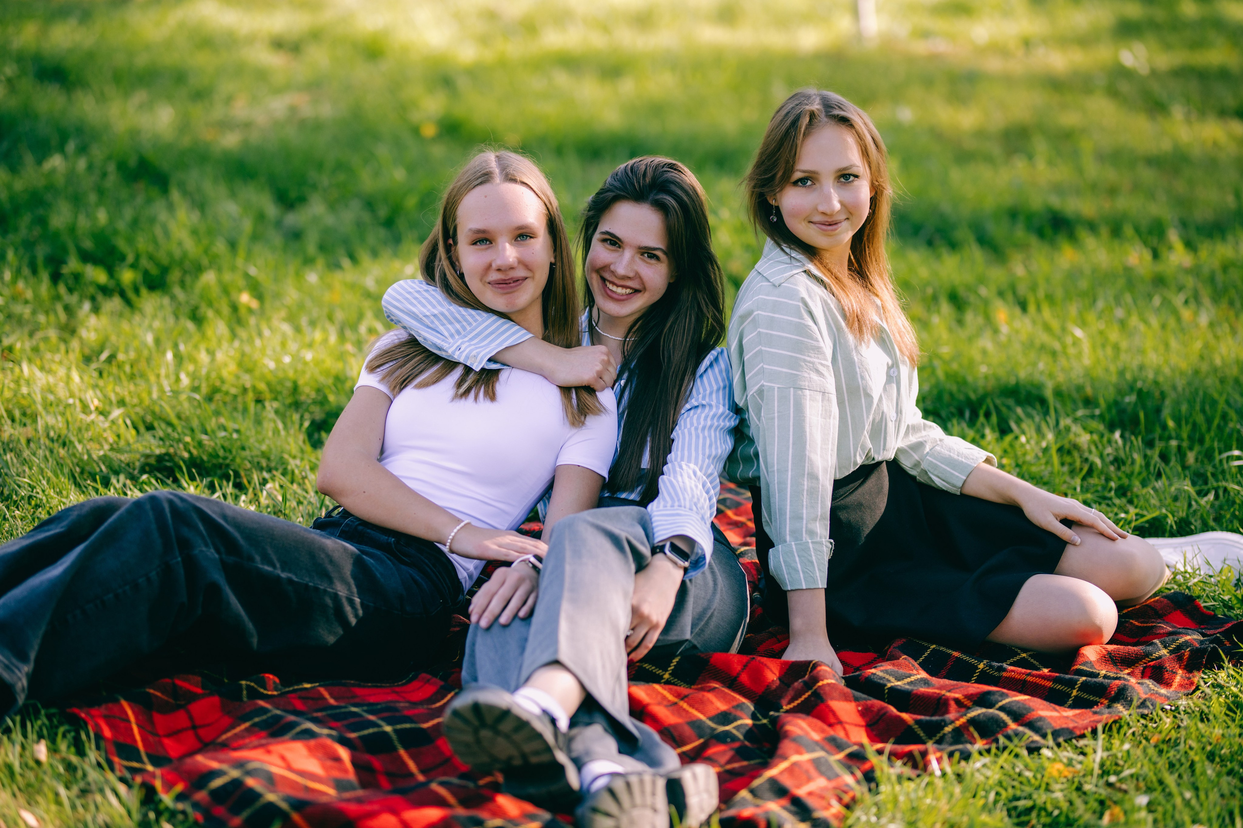 Прогулочные фотосессии выпускников старших классов. Выпускные фотоальбомы в Серпухове 2027