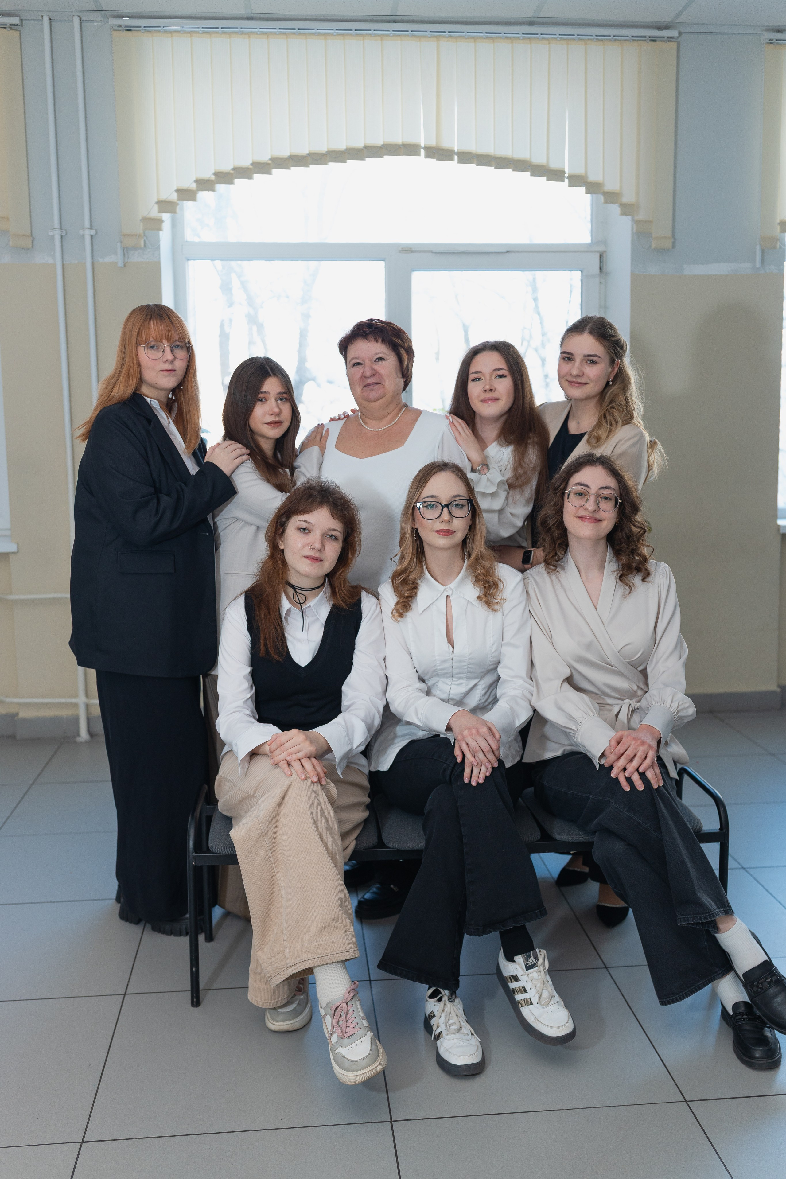 Фотосессии выпускников 9 и 11 классов в школе. Выпускные фотоальбомы в Серпухове 2027