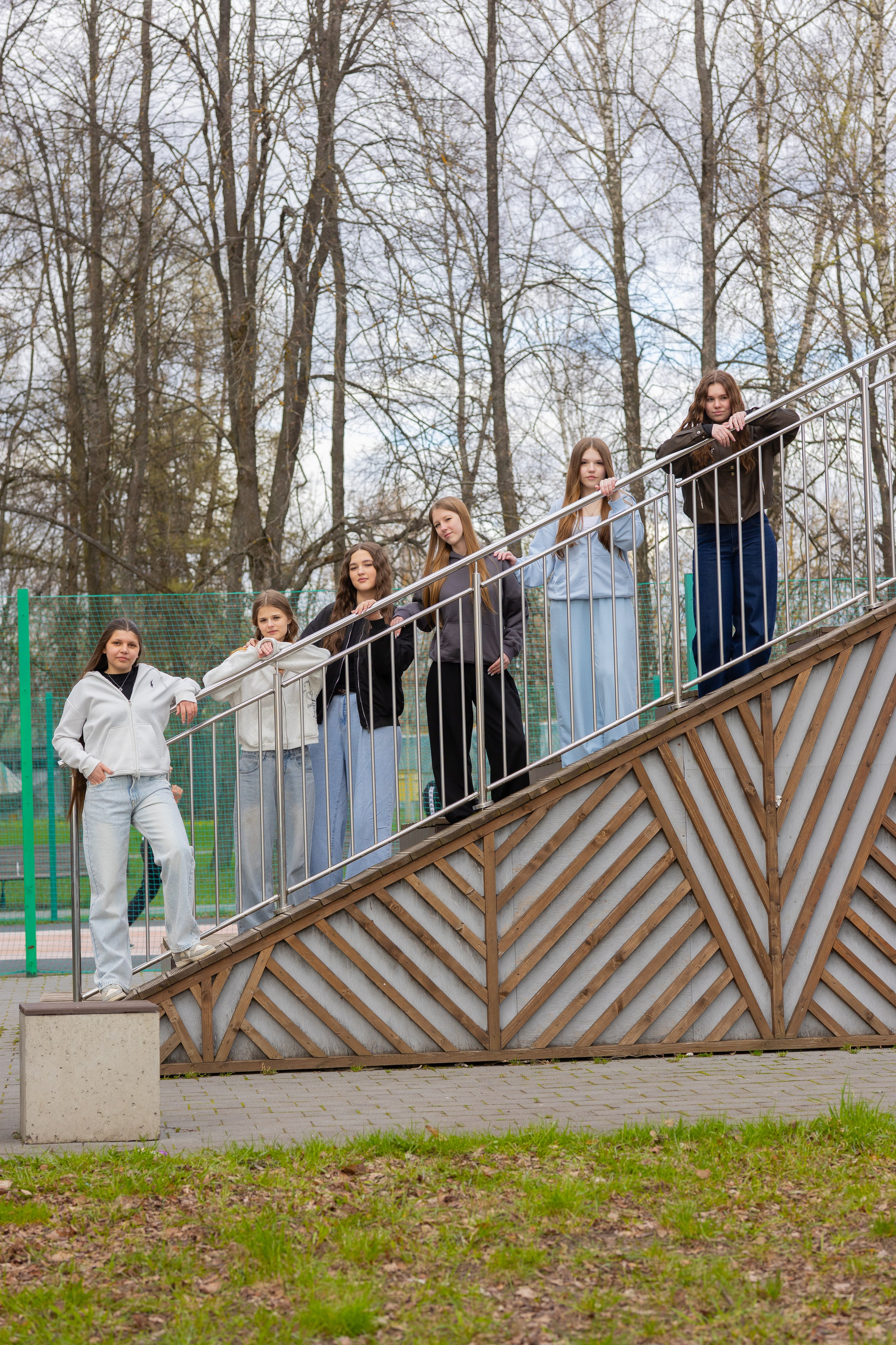 Прогулочные фотосессии выпускников старших классов. Выпускные фотоальбомы в Серпухове 2027