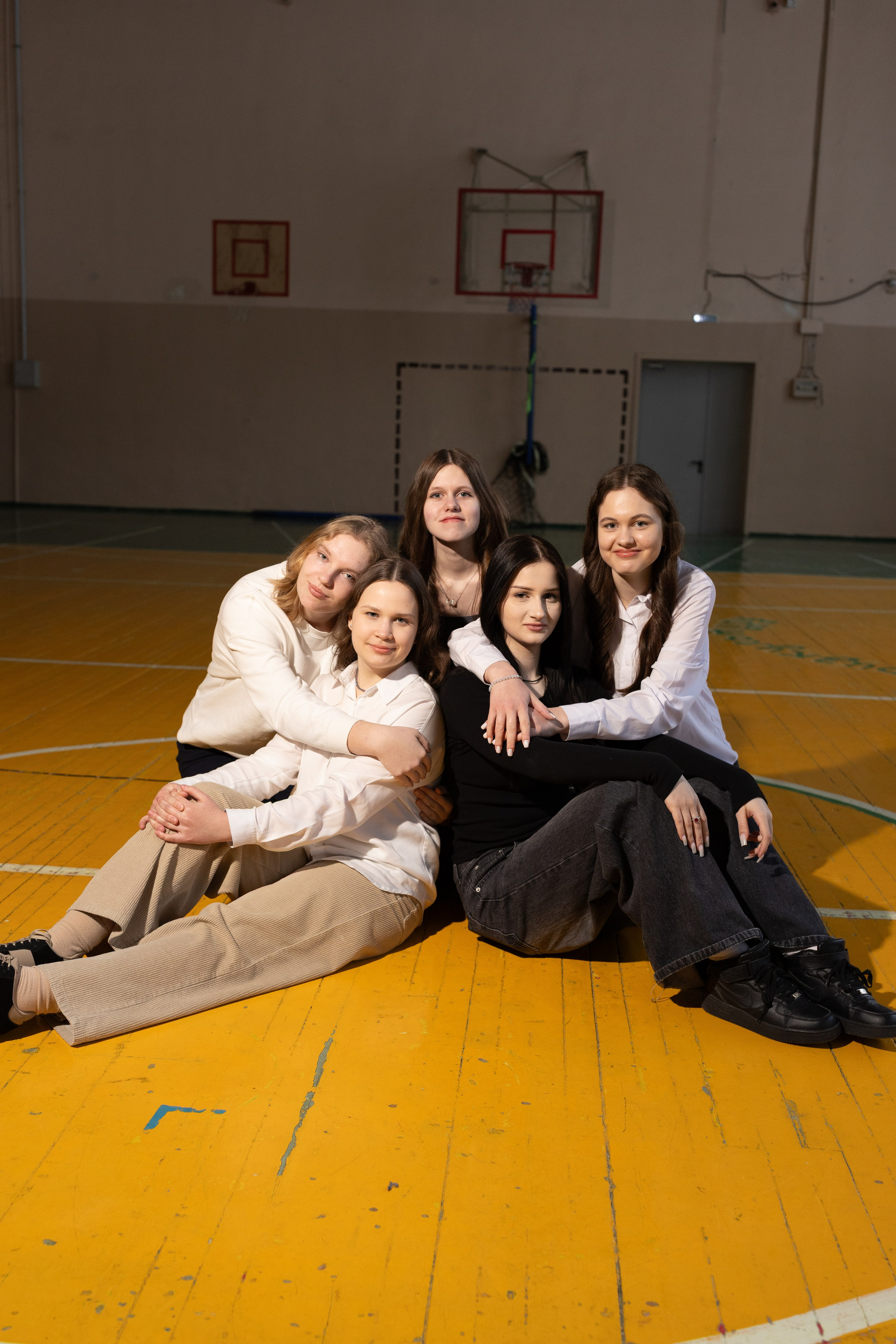 Фотосессии выпускников 9 и 11 классов в школе. Выпускные фотоальбомы в Серпухове 2027