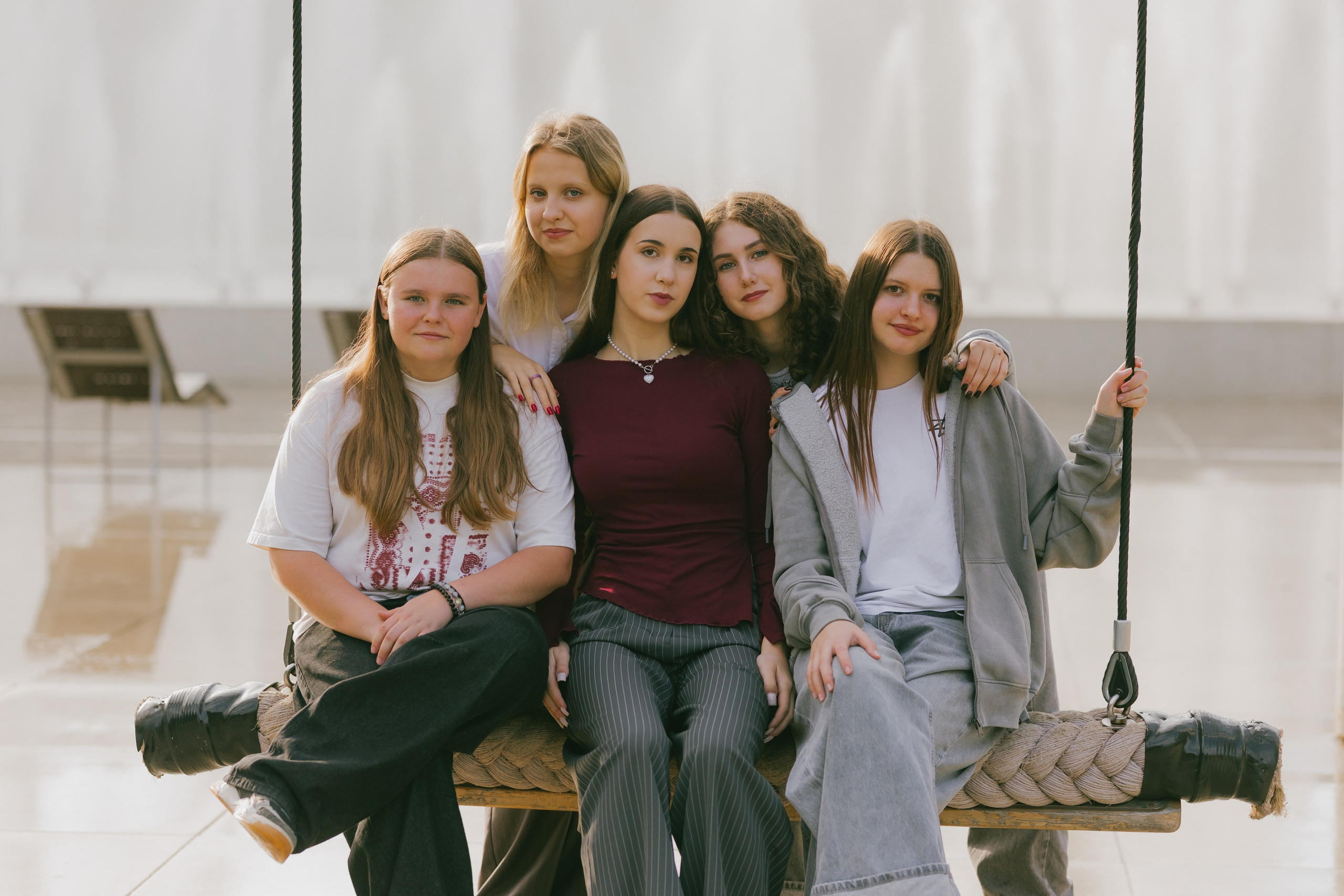 Прогулочные фотосессии выпускников старших классов. Выпускные фотоальбомы в Серпухове 2027