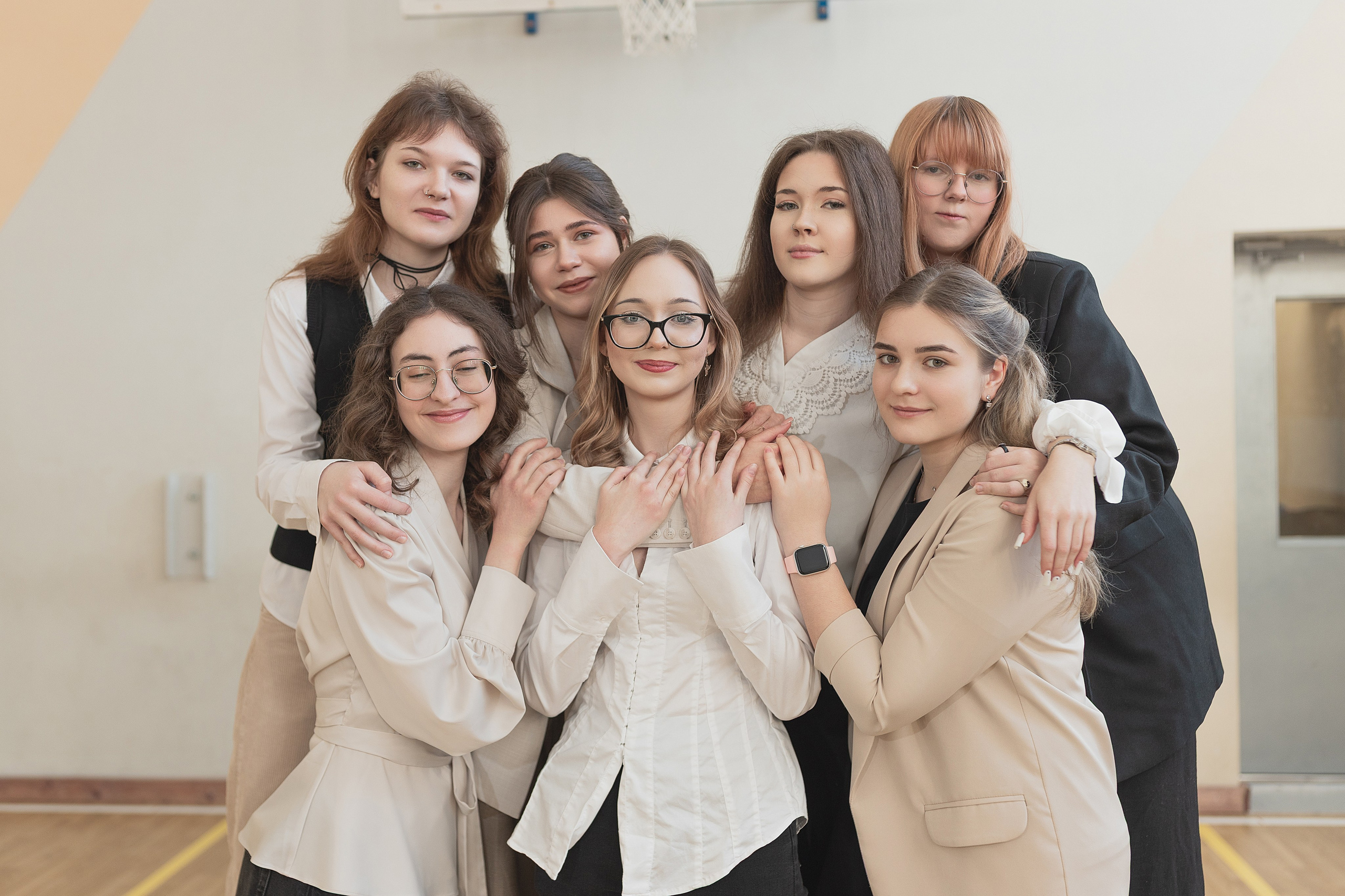 Фотосессии выпускников 9 и 11 классов в школе. Выпускные фотоальбомы в Серпухове 2027