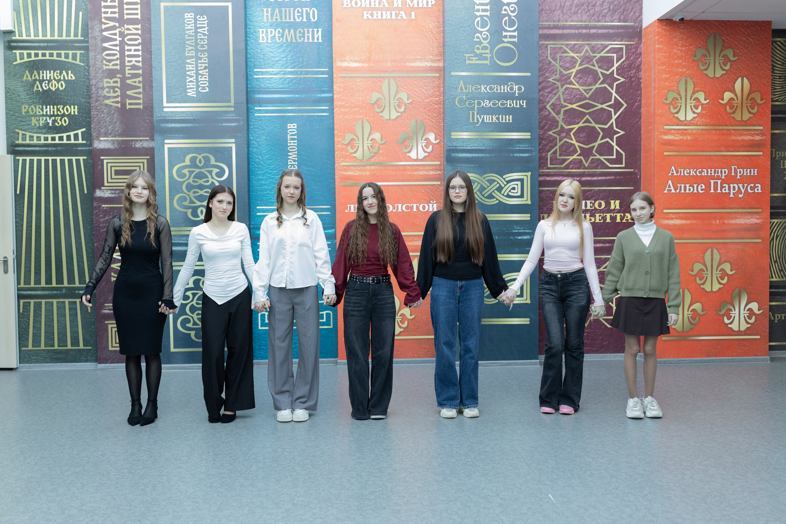 Фотосессии выпускников 9 и 11 классов в школе. Выпускные фотоальбомы в Серпухове 2027