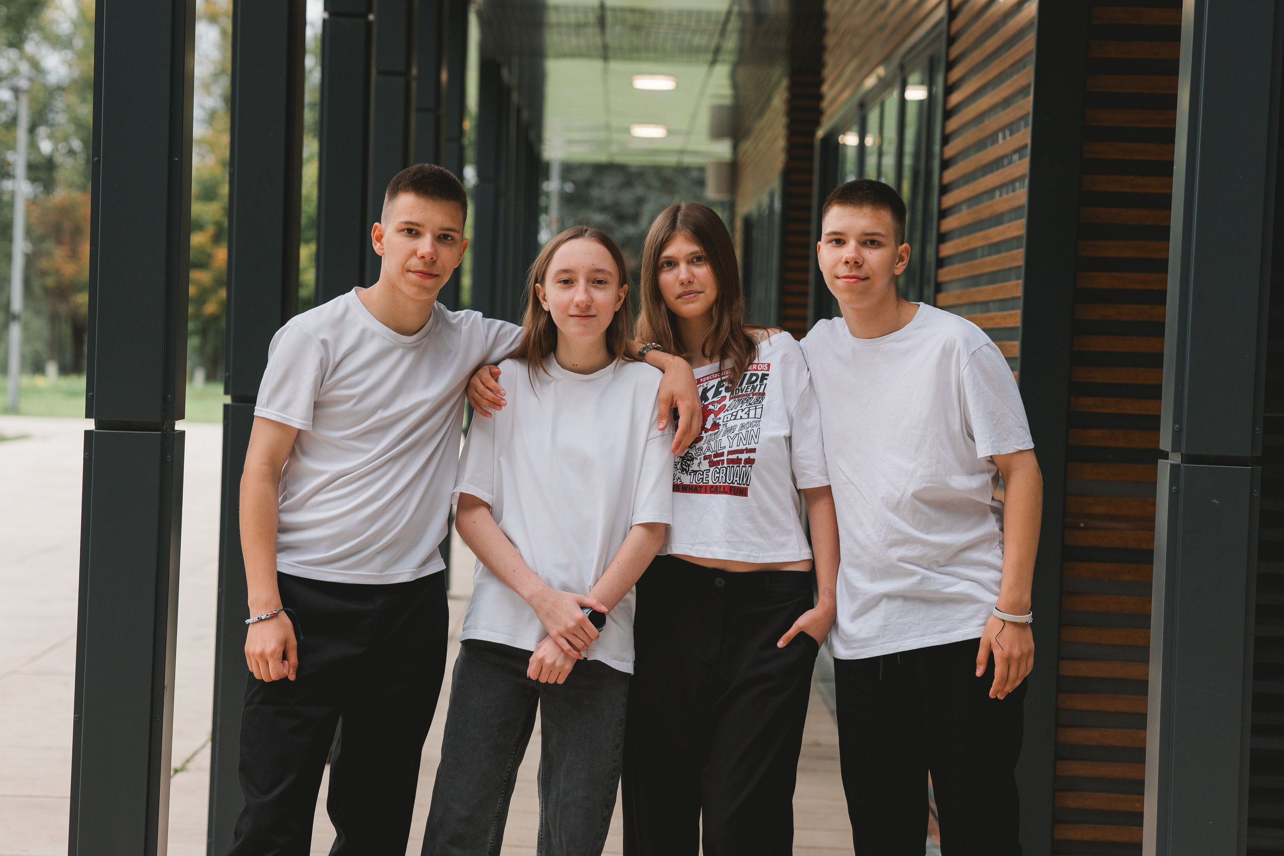 Прогулочные фотосессии выпускников старших классов. Выпускные фотоальбомы в Серпухове 2027