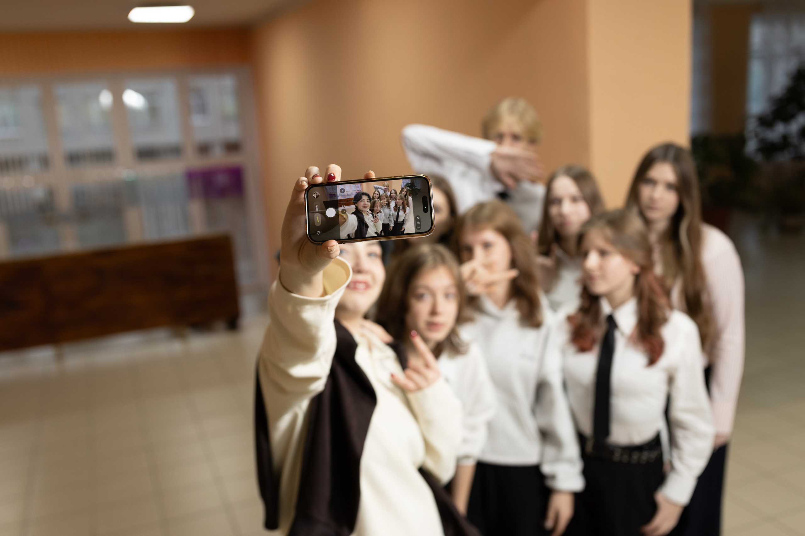 Фотосессии выпускников 9 и 11 классов в школе. Выпускные фотоальбомы в Серпухове 2027