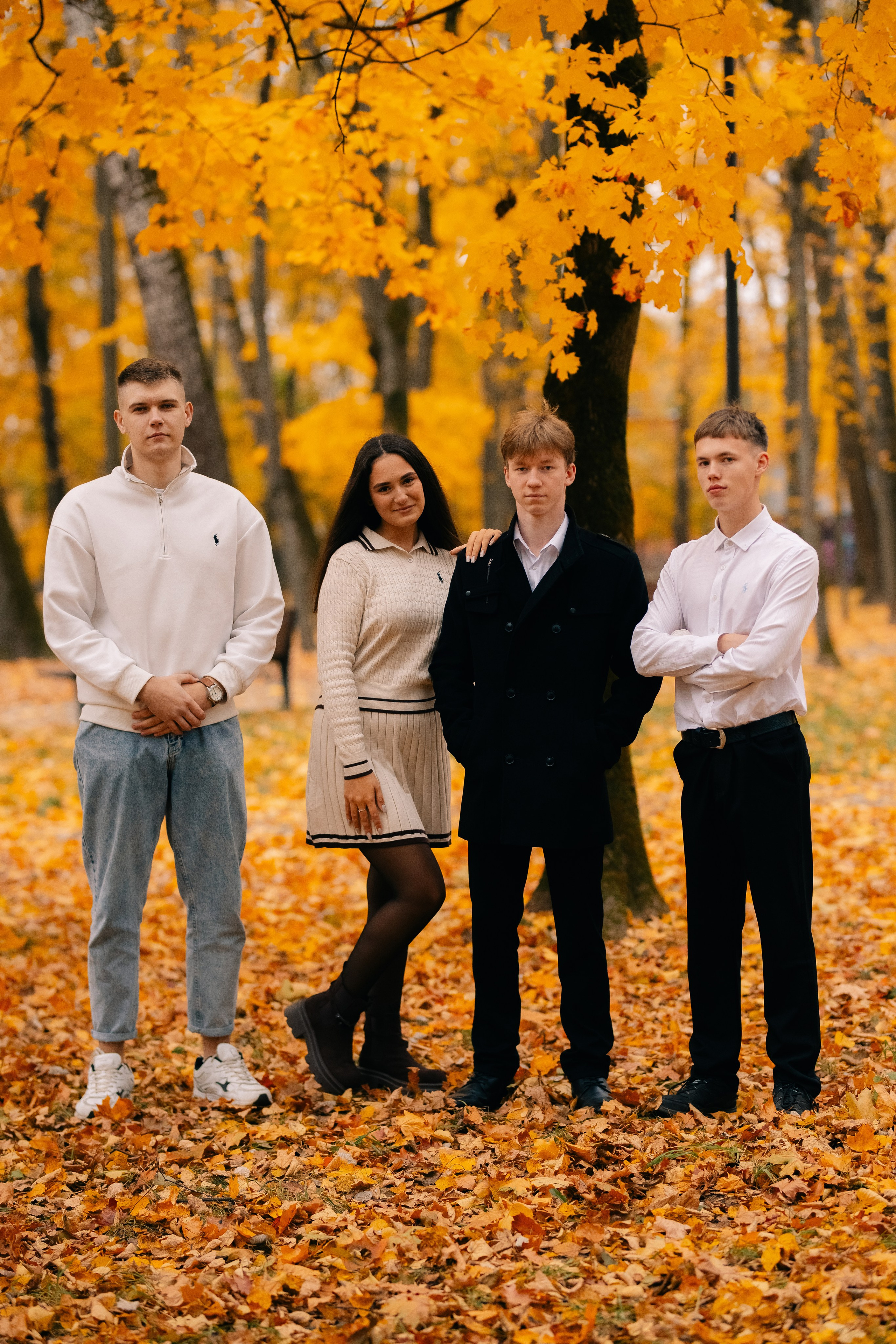 Прогулочные фотосессии выпускников старших классов. Выпускные фотоальбомы в Серпухове 2027