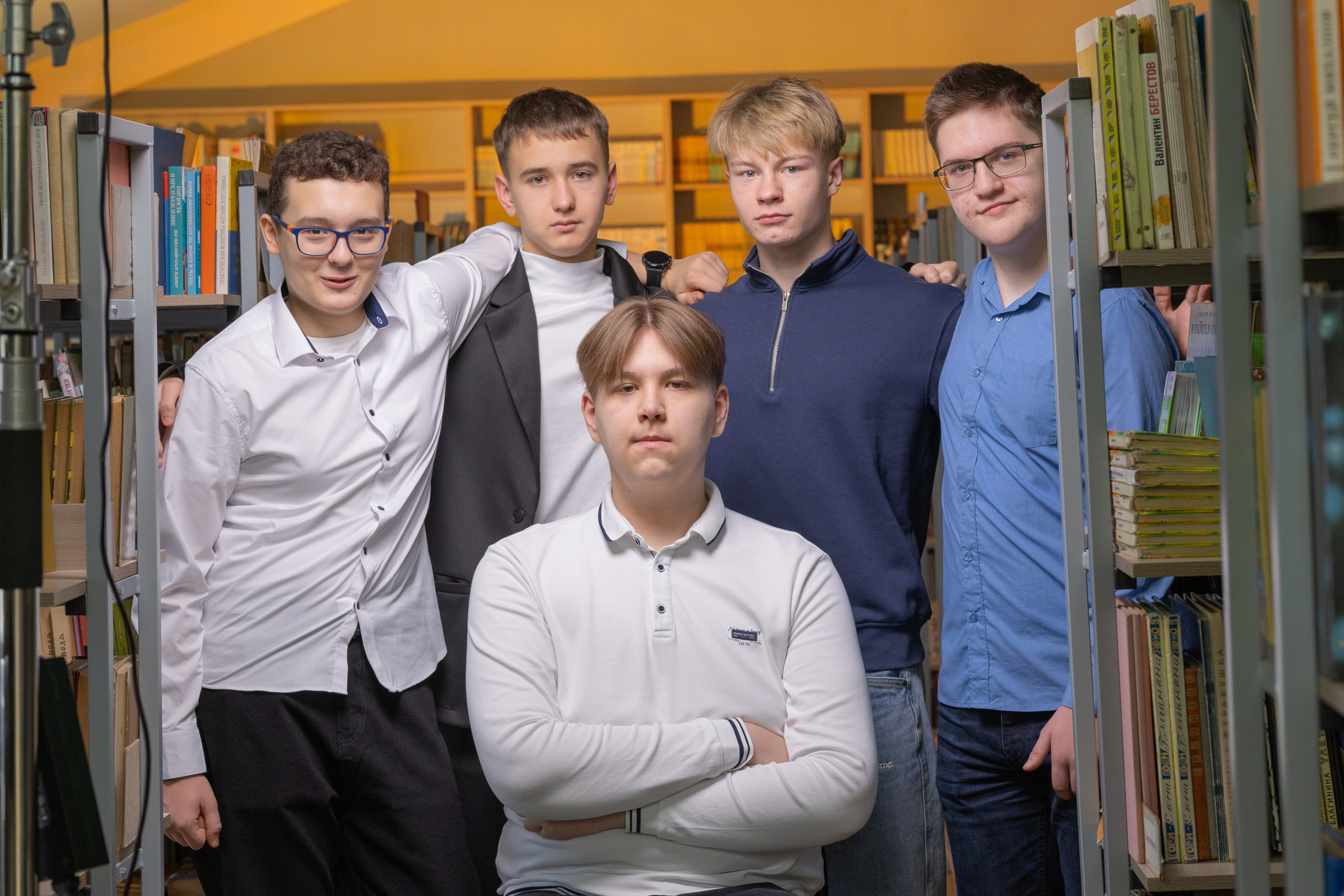Фотосессии выпускников 9 и 11 классов в школе. Выпускные фотоальбомы в Серпухове 2027