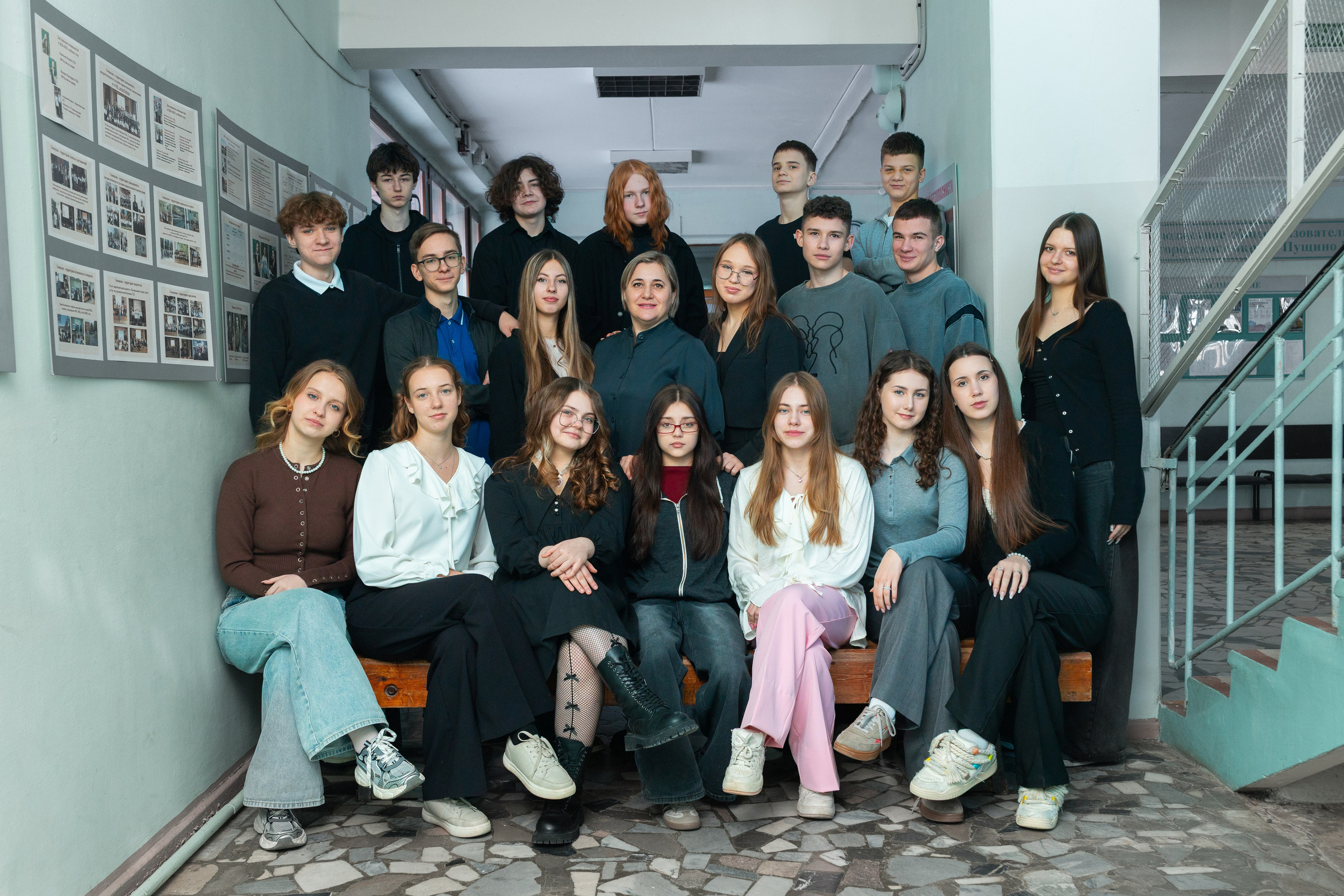 Фотосессии выпускников 9 и 11 классов в школе. Выпускные фотоальбомы в Серпухове 2027