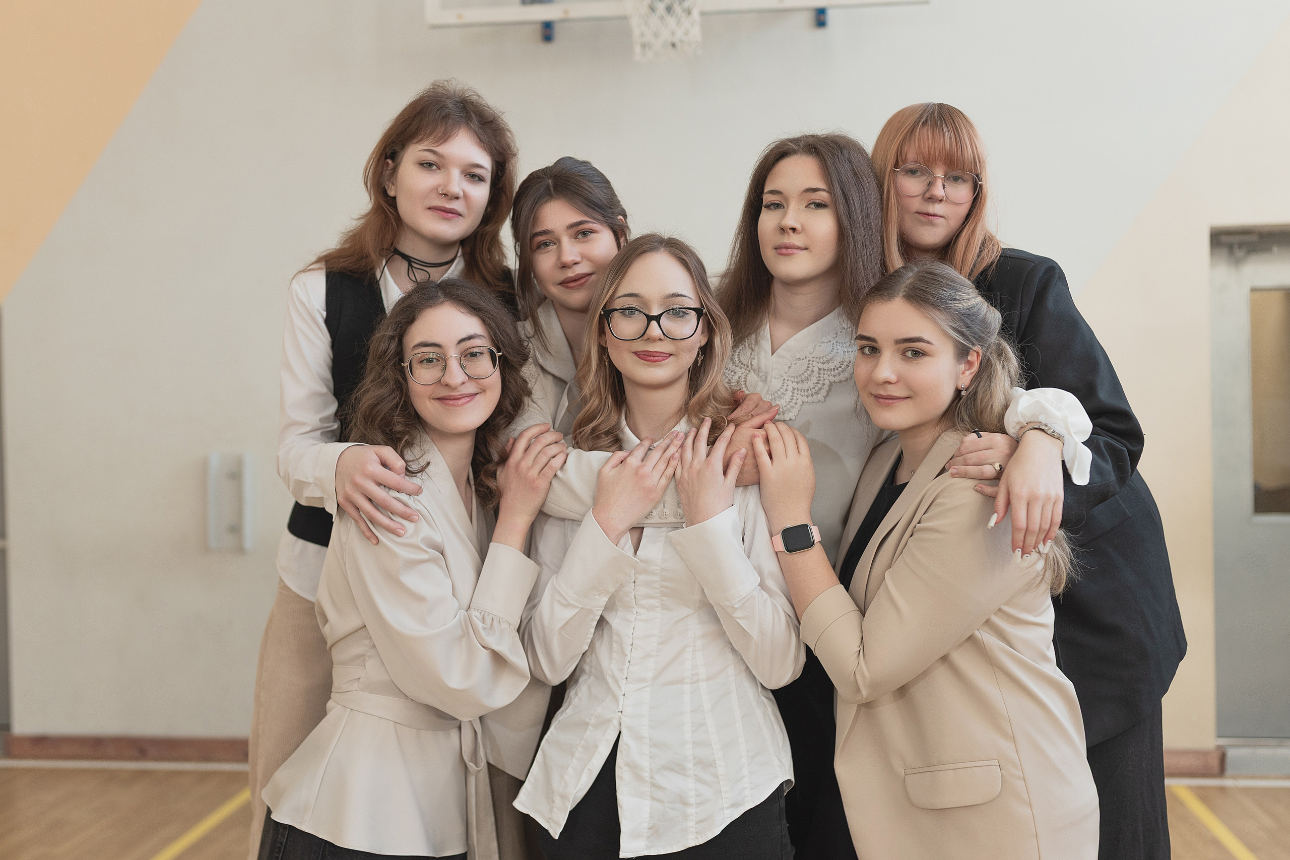 Фотосессии выпускников 9 и 11 классов в школе. Выпускные фотоальбомы в Серпухове 2027