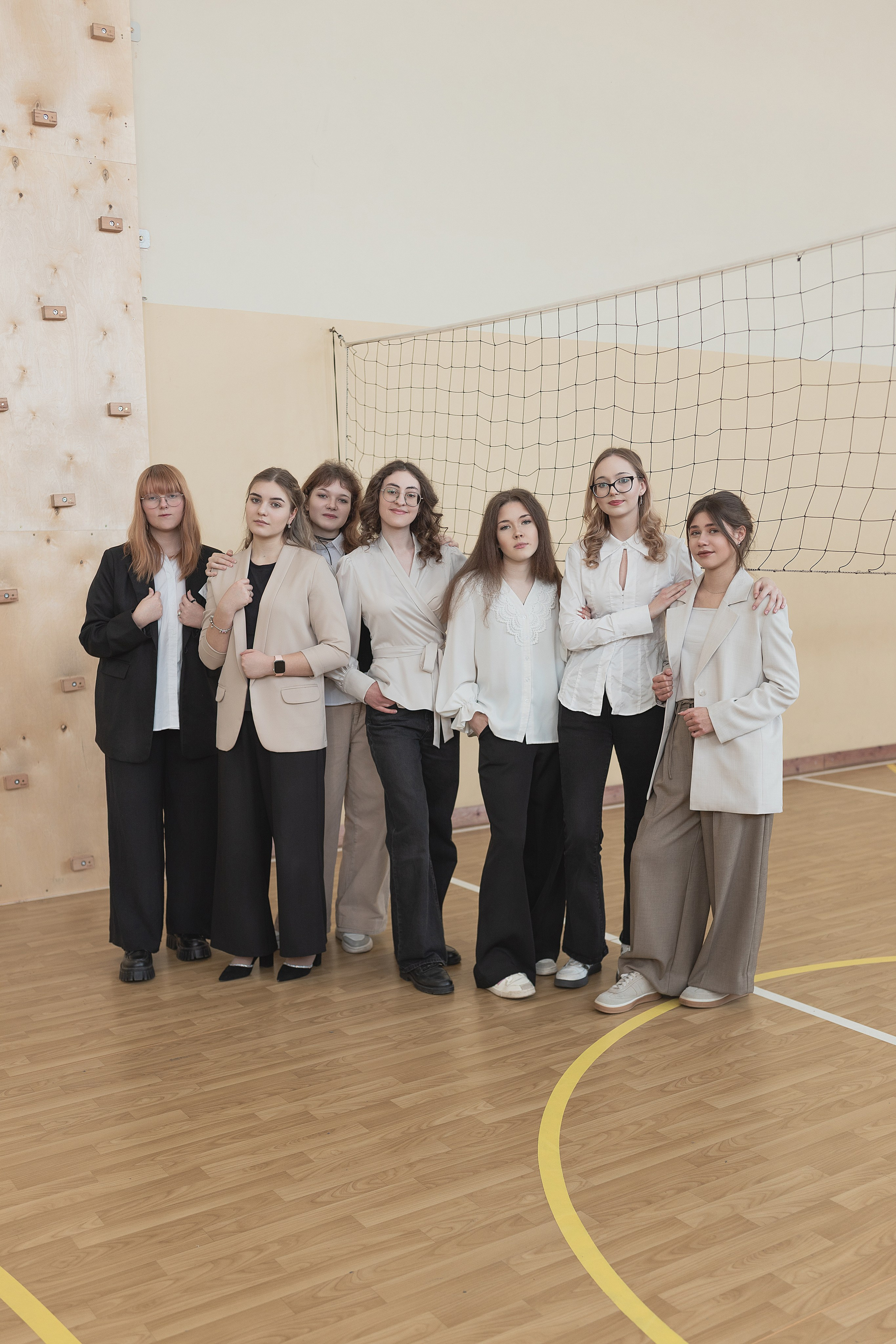 Фотосессии выпускников 9 и 11 классов в школе. Выпускные фотоальбомы в Серпухове 2027