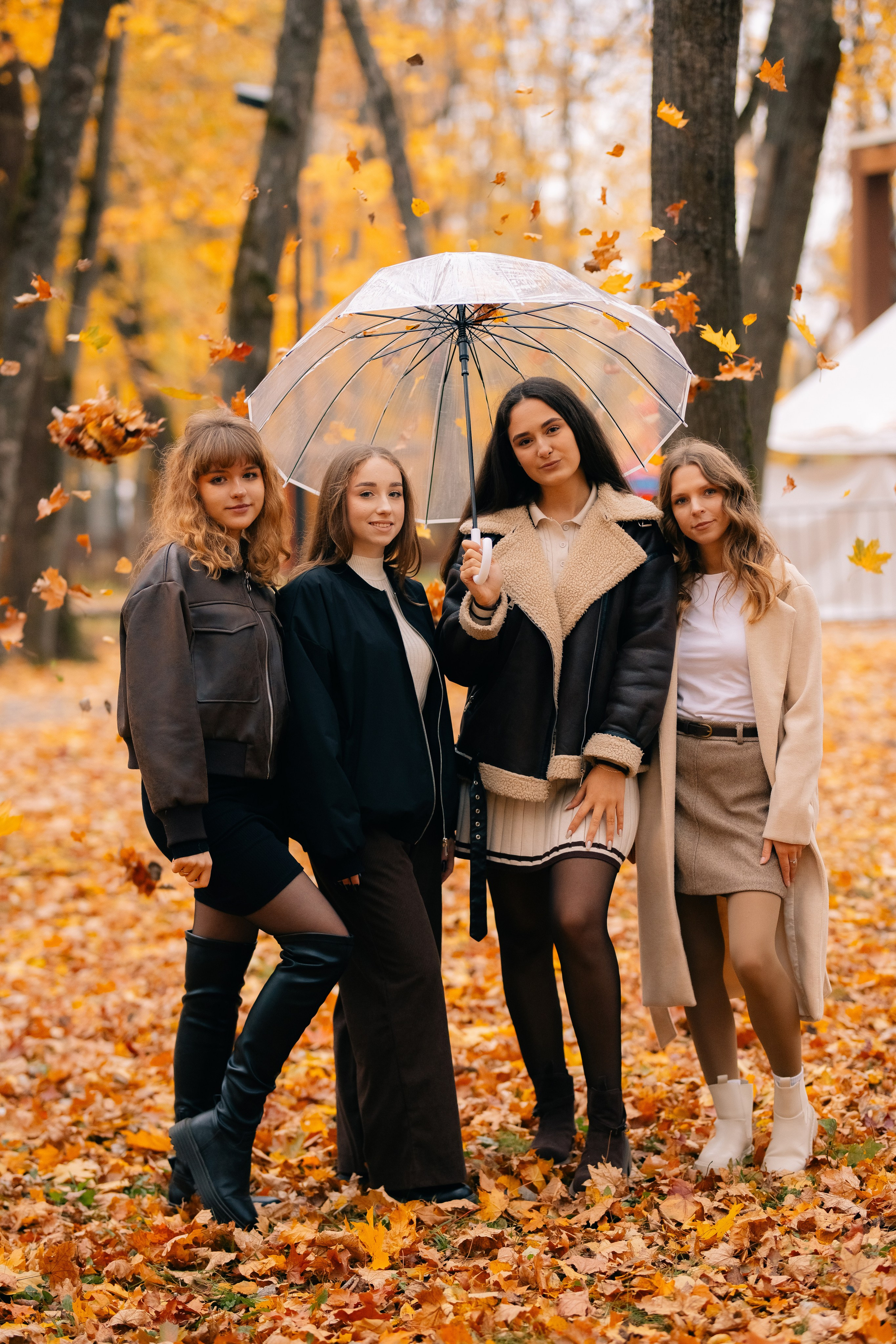 Прогулочные фотосессии выпускников старших классов. Выпускные фотоальбомы в Серпухове 2027
