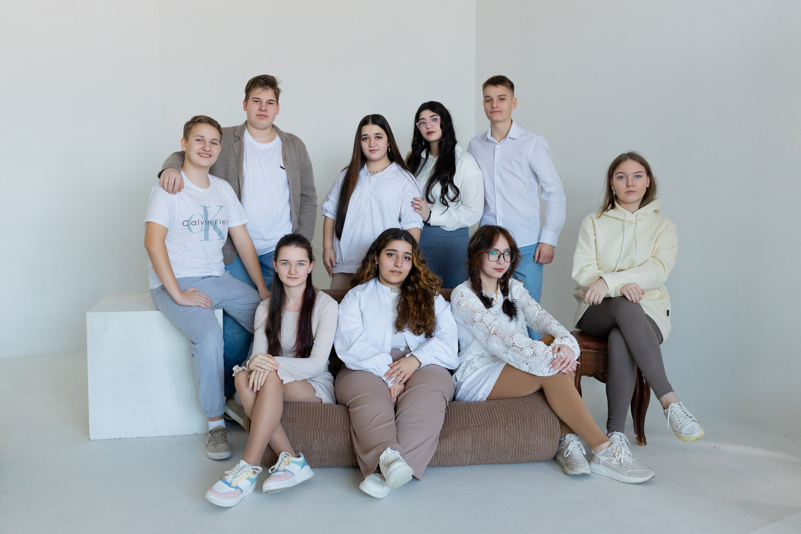 Фотосессии выпускников 9 и 11 классов в школе. Выпускные фотоальбомы в Серпухове 2027