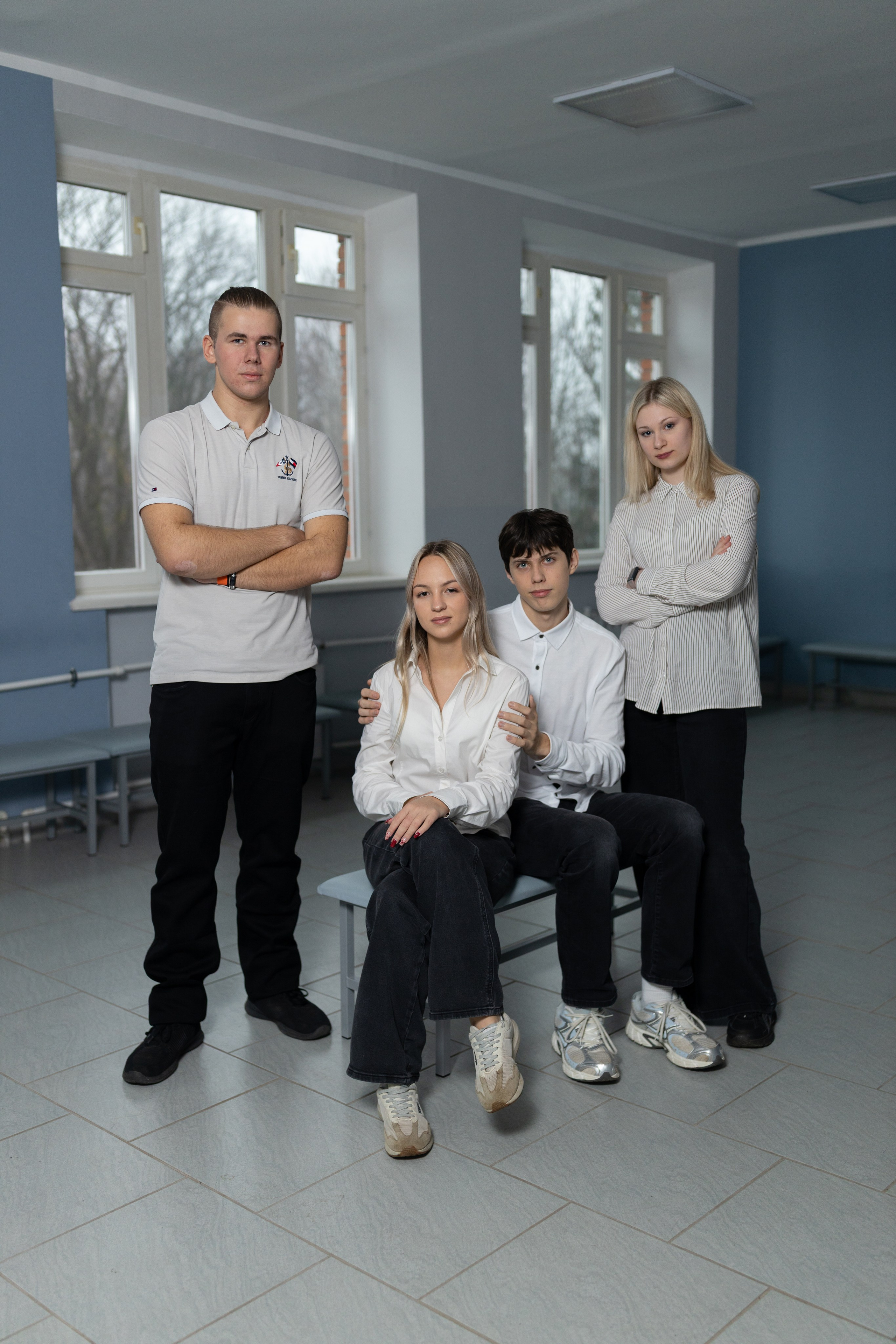 Фотосессии выпускников 9 и 11 классов в школе. Выпускные фотоальбомы в Серпухове 2027