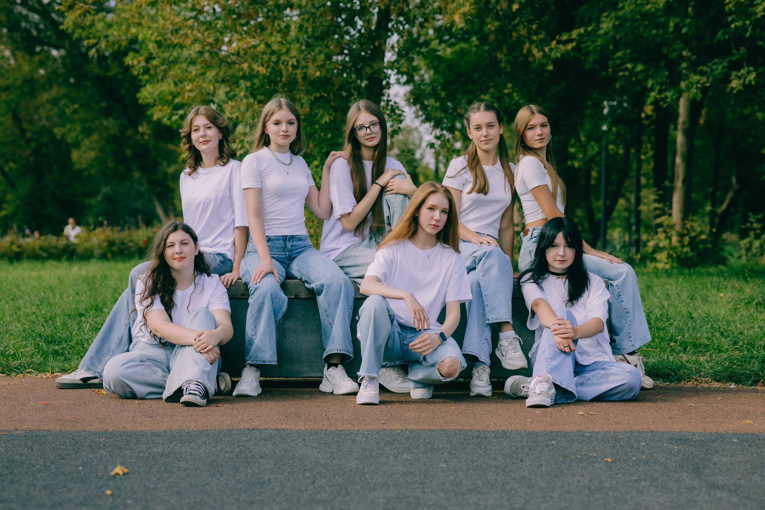 Прогулочные фотосессии выпускников старших классов. Выпускные фотоальбомы в Серпухове 2027