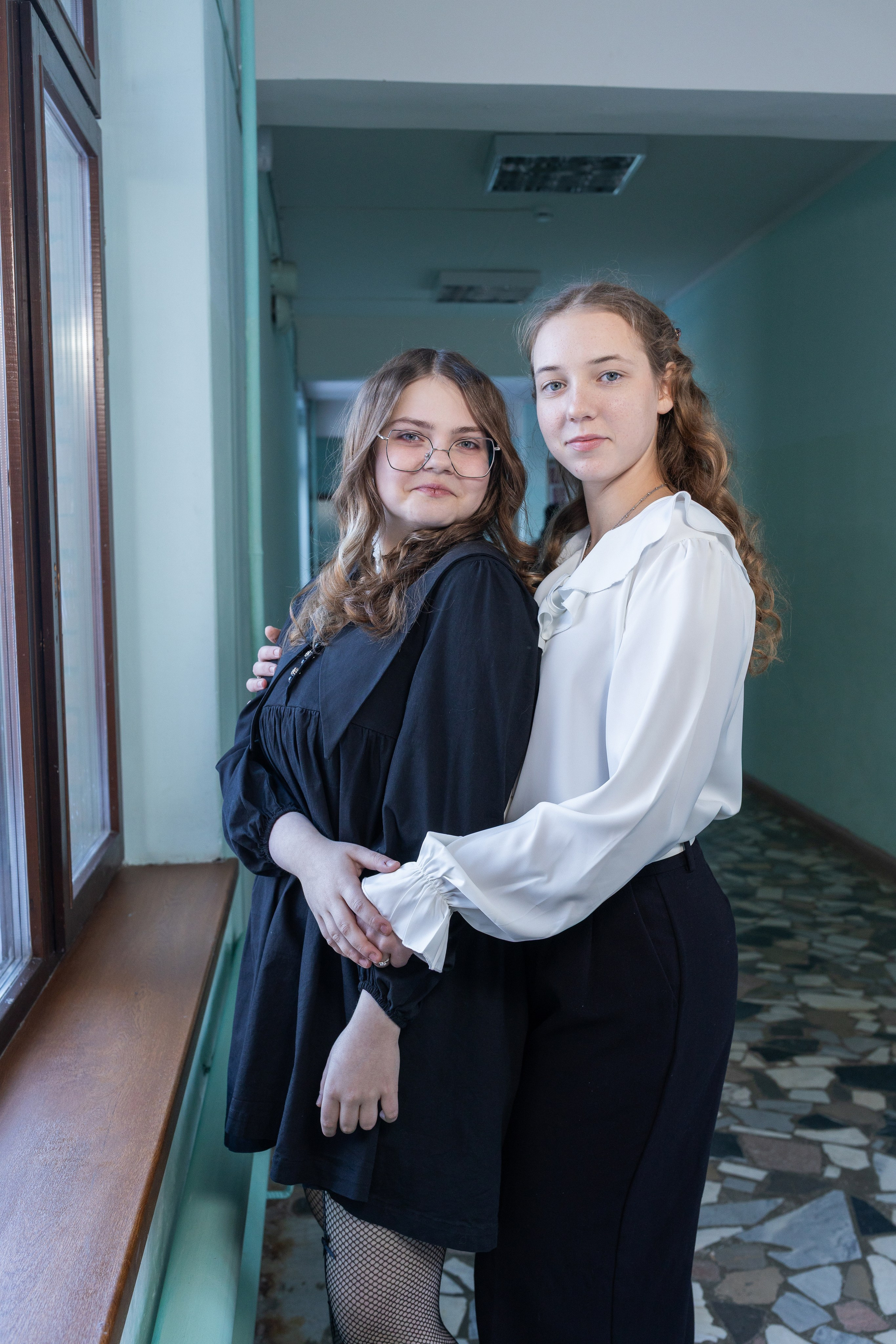 Фотосессии выпускников 9 и 11 классов в школе. Выпускные фотоальбомы в Серпухове 2027