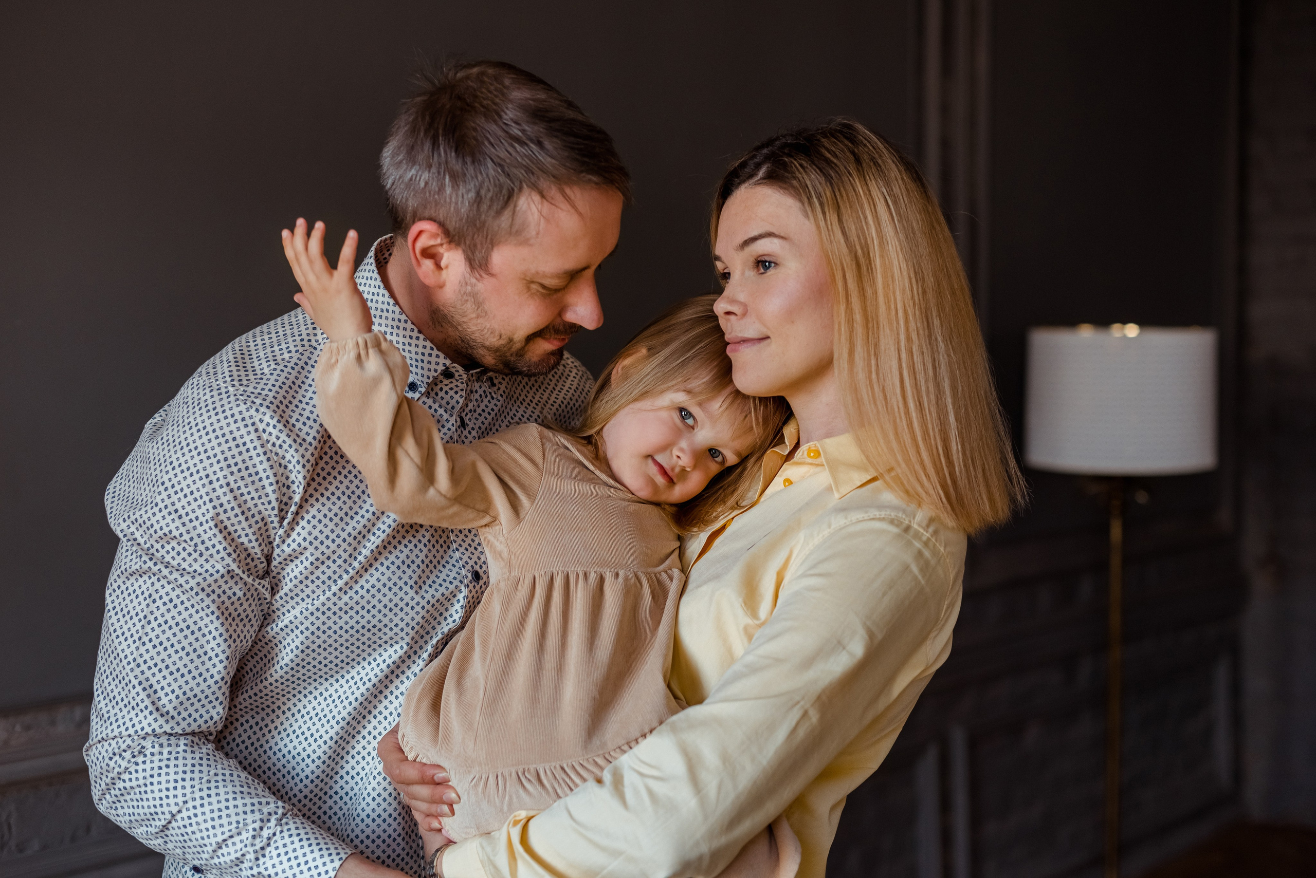 Фотосессия большой семьи в студии в Санкт-Петербурге. Фотограф Юлия Кондратьева