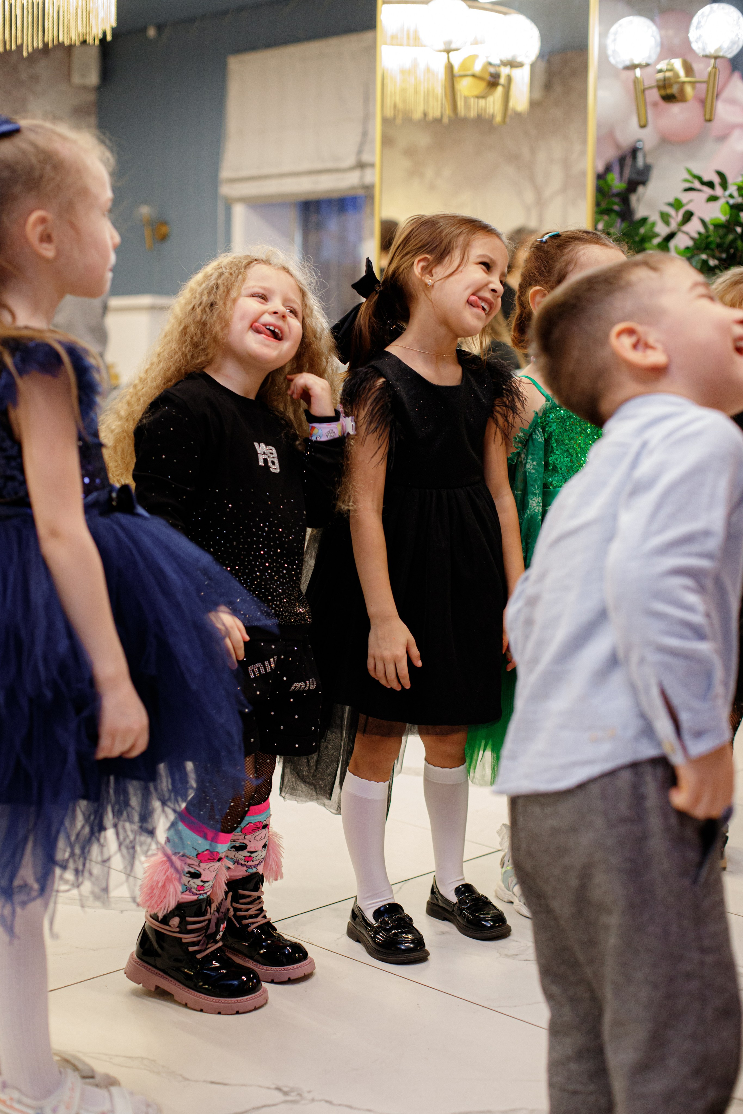 ASIA'S BIRTHDAY PARTY. Photokarish