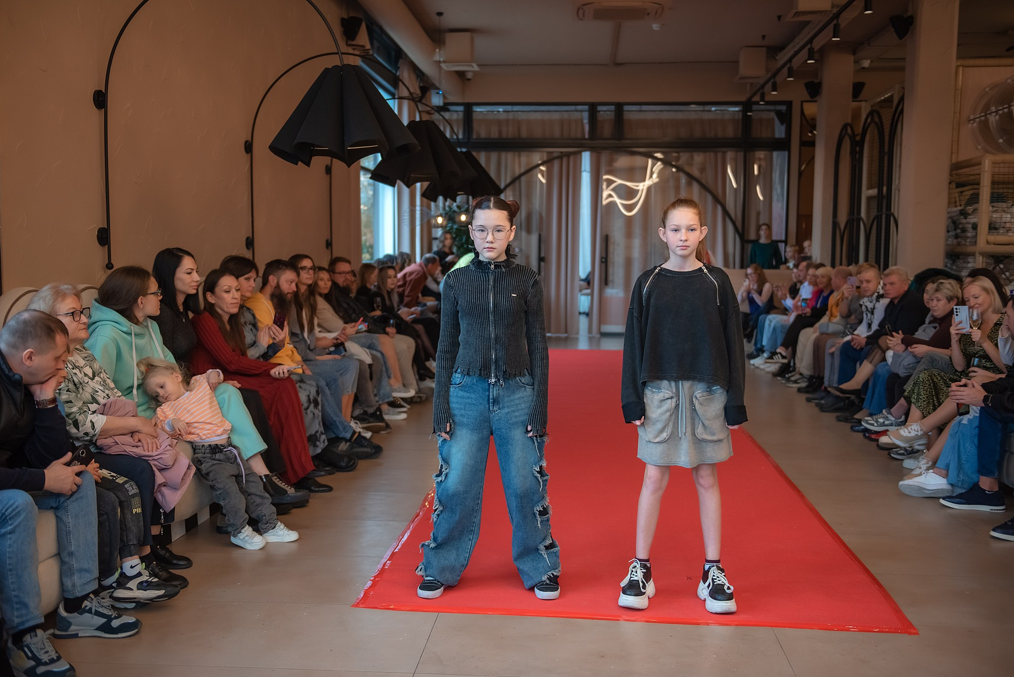 HAPPYkids дефиле в день мамы. Семейный и коммерческий фотограф в Сочи Александр Бодунов