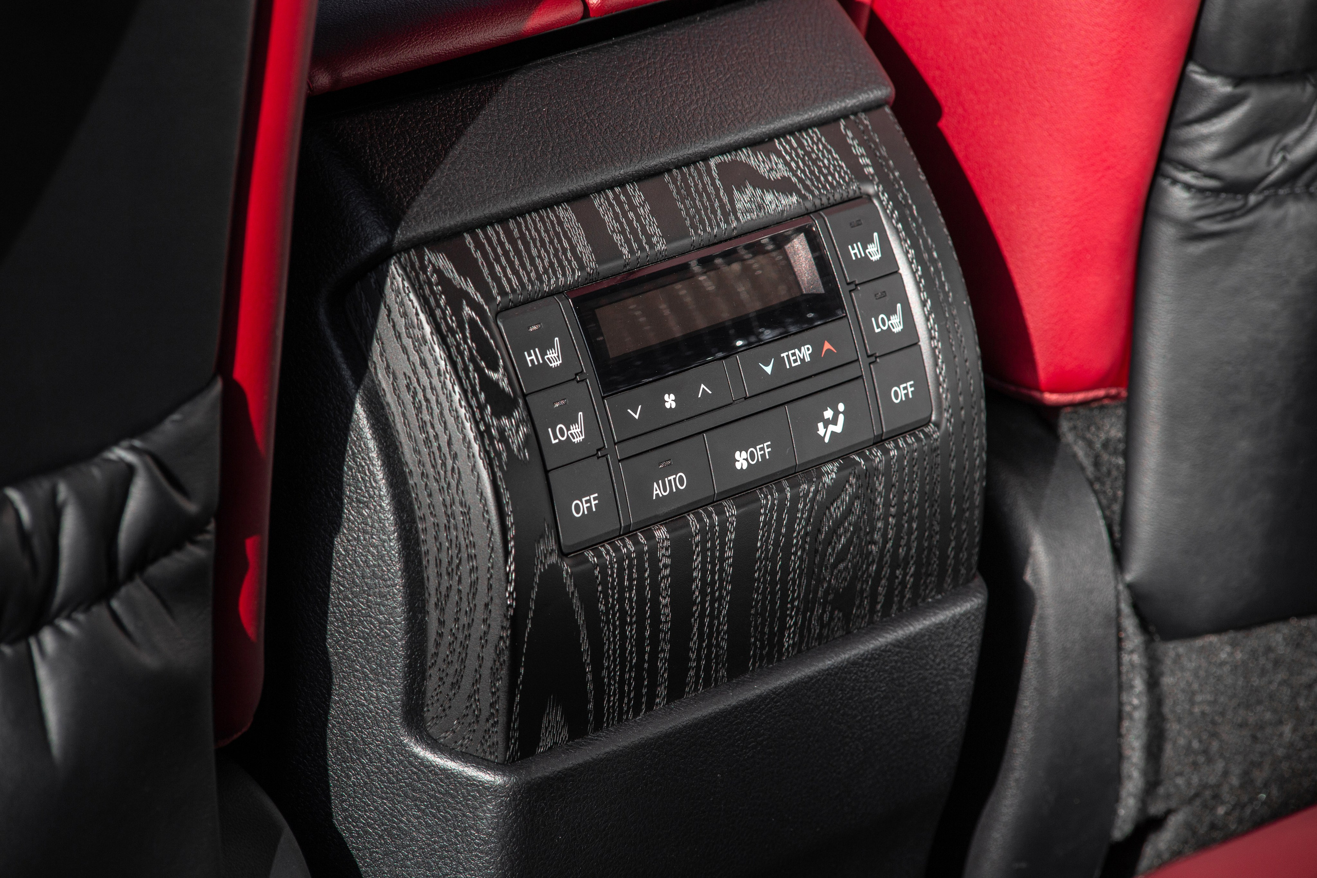 Фотосъемка автомобиля Lexus для Evil Painter. Интерьерный фотограф и ретушер в Красноярске Денис Антропов