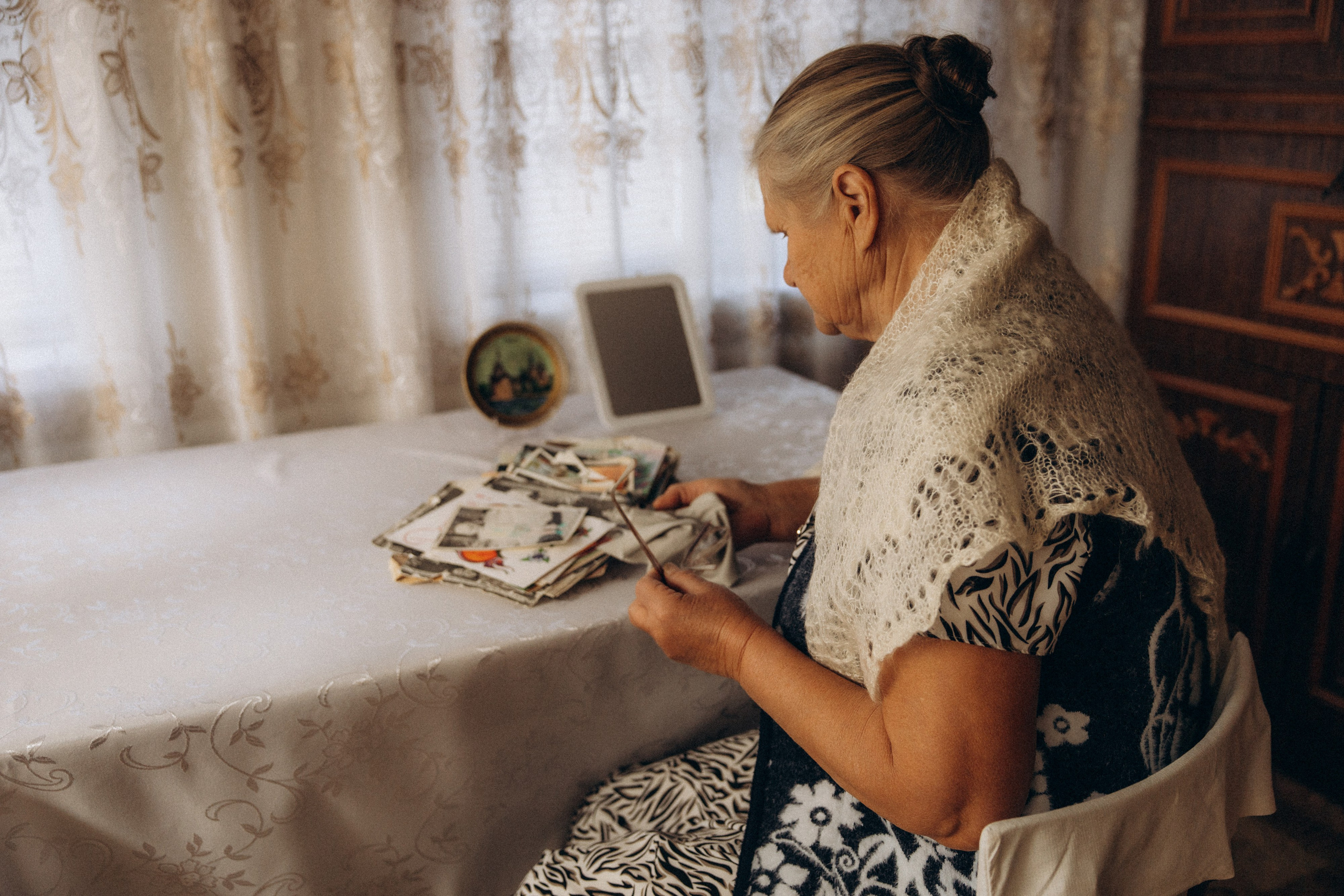 Аня и бабушка. Семейный фотограф Губкин/Старый Оскол